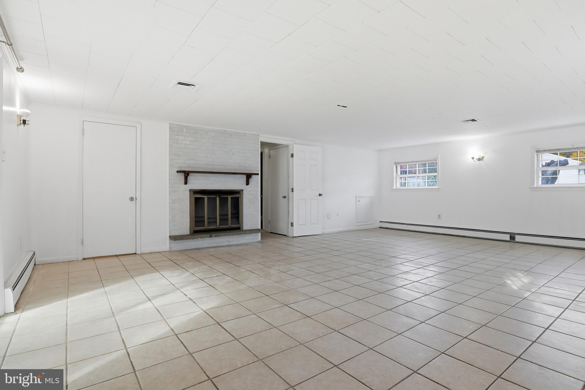 SCHOOL LANE HILLS - Residential