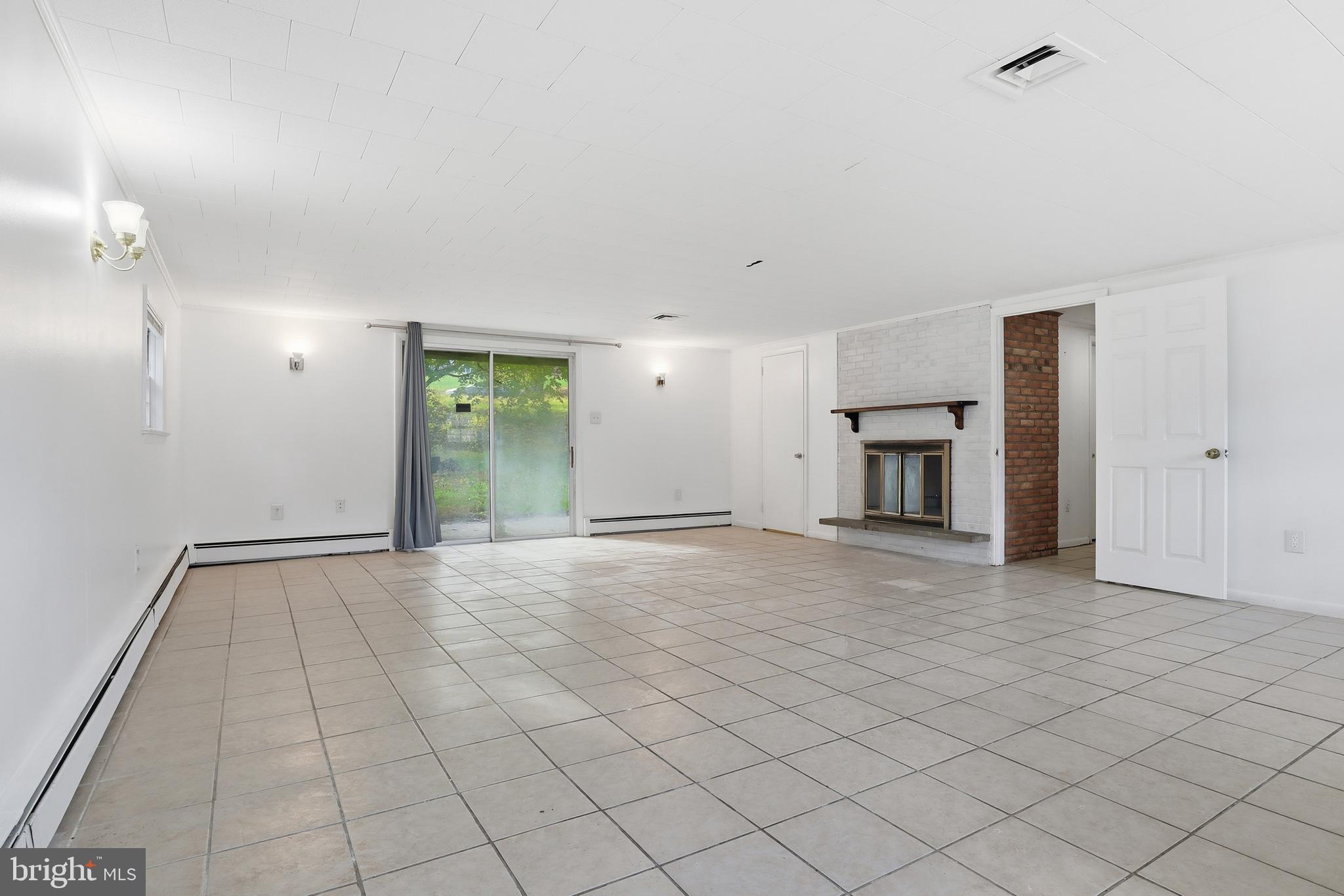 SCHOOL LANE HILLS - Residential