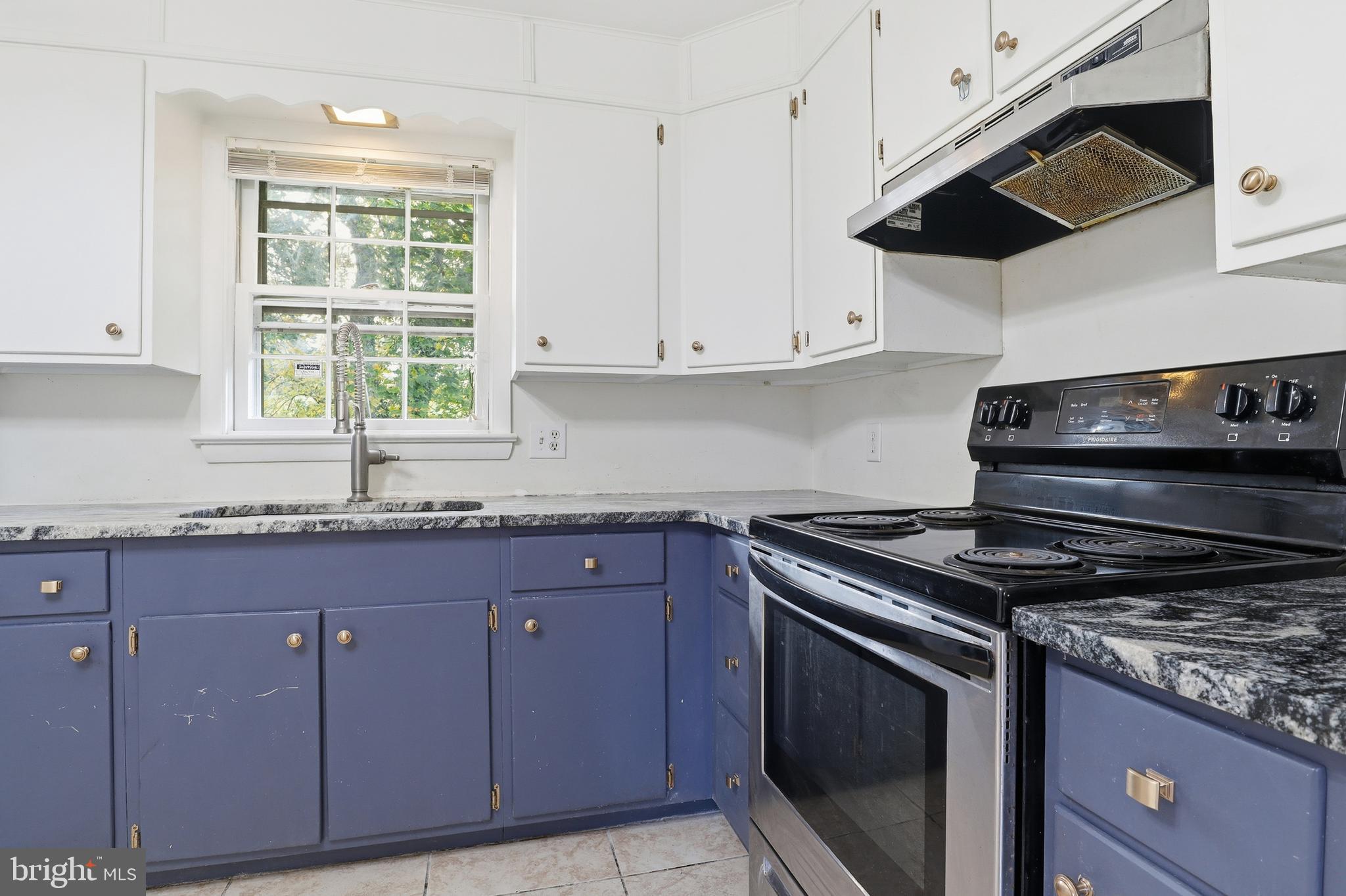 SCHOOL LANE HILLS - Residential