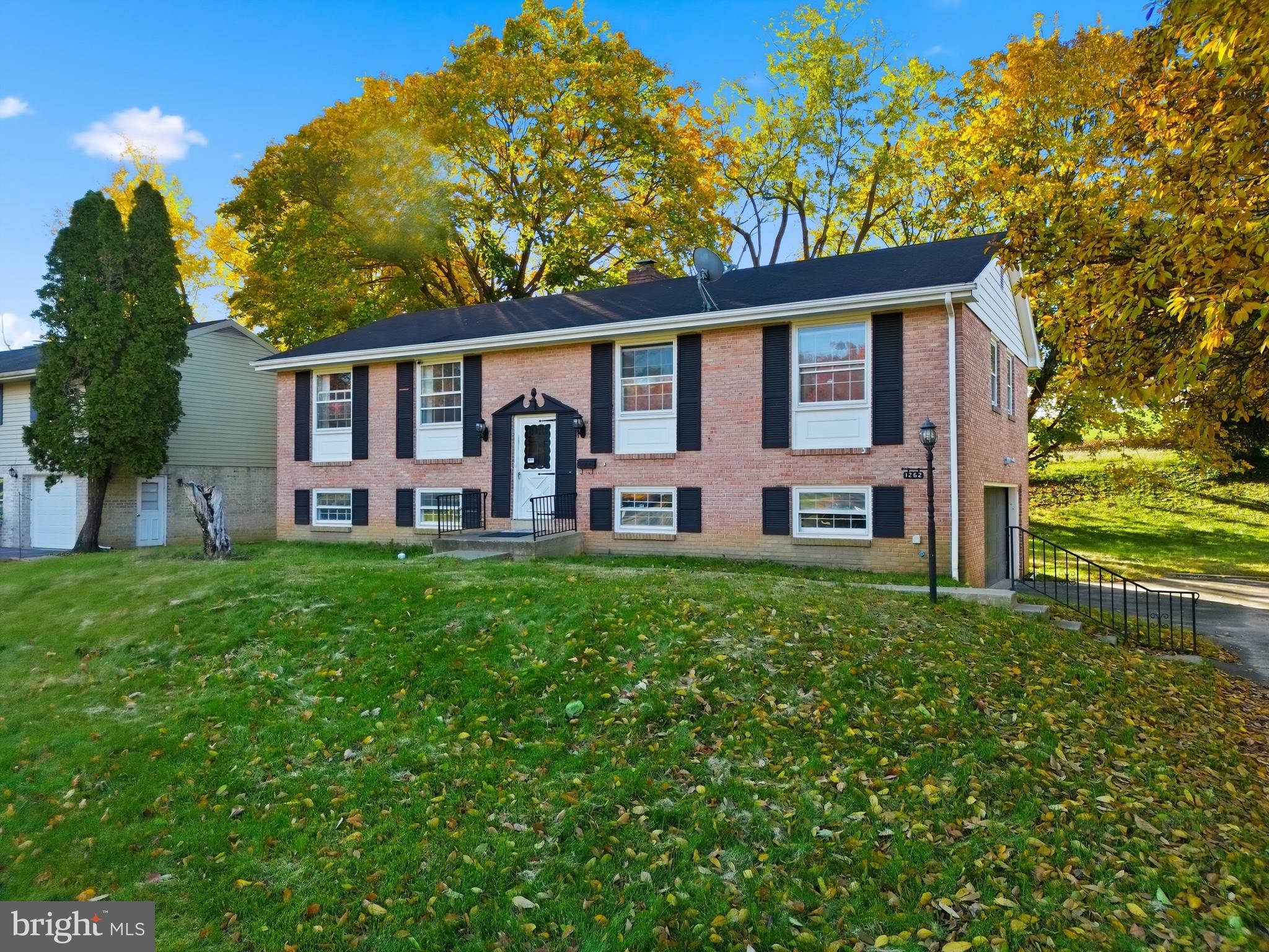 SCHOOL LANE HILLS - Residential