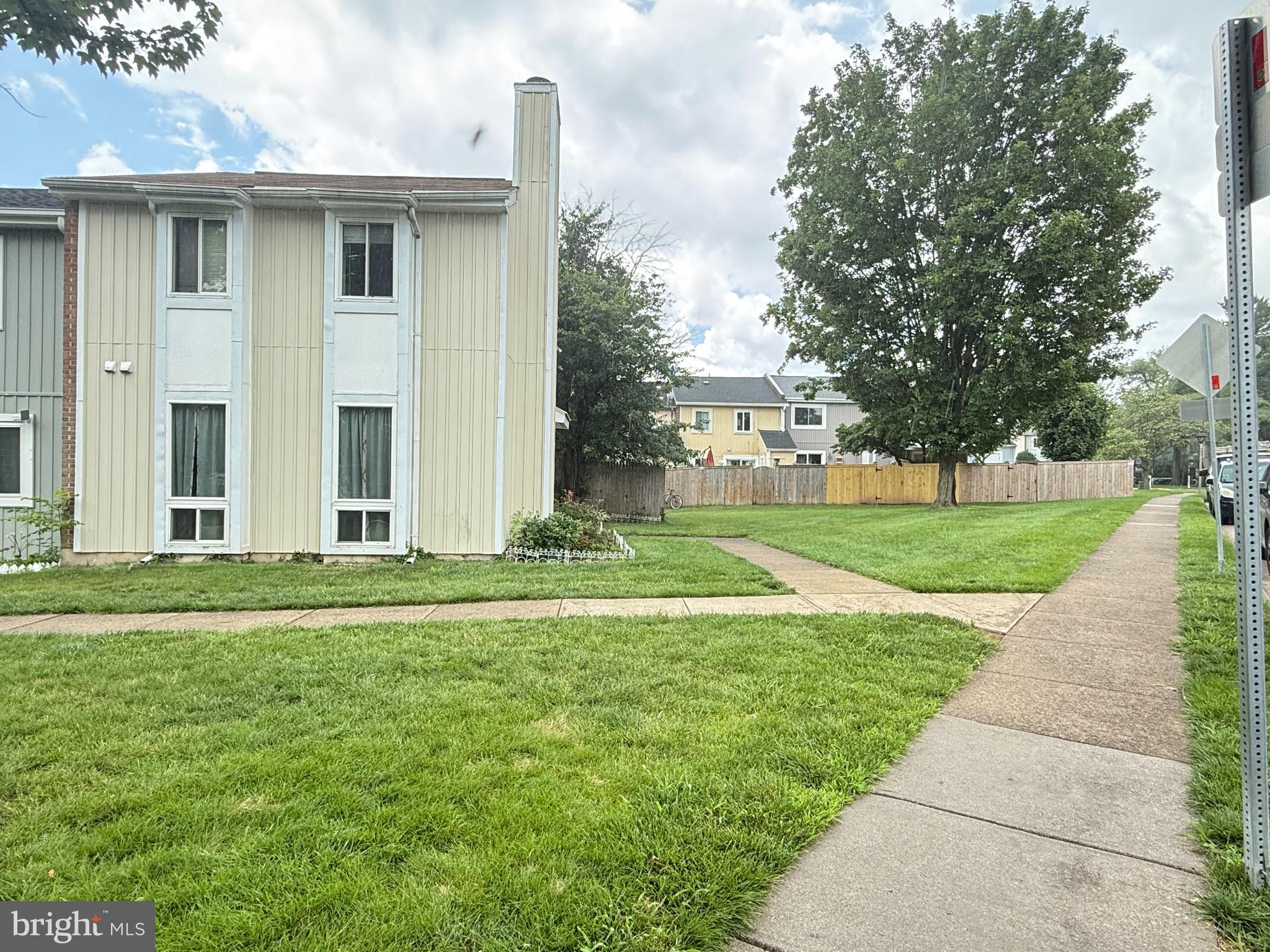 1089 KNIGHT LANE