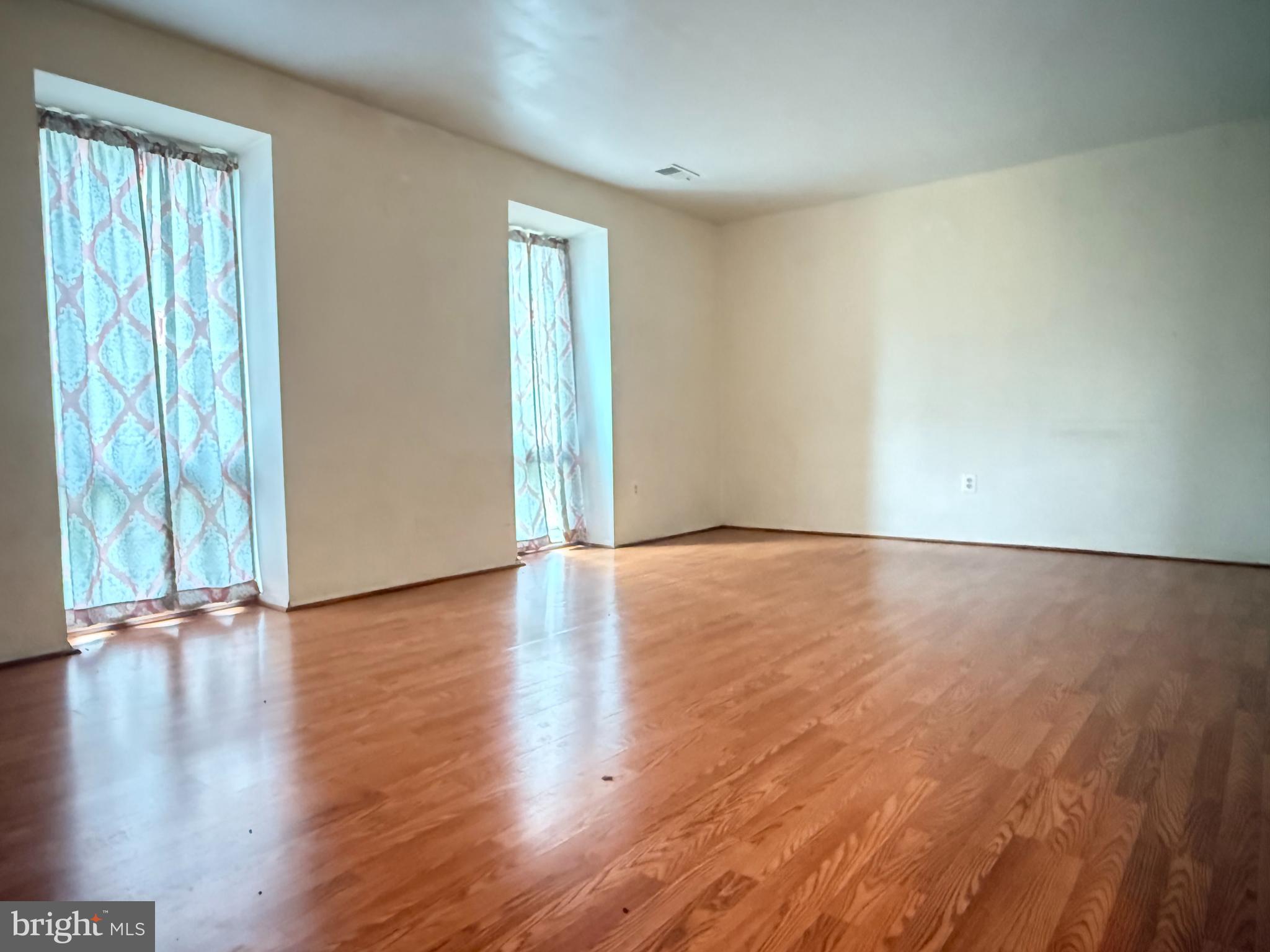 1089 KNIGHT LANE