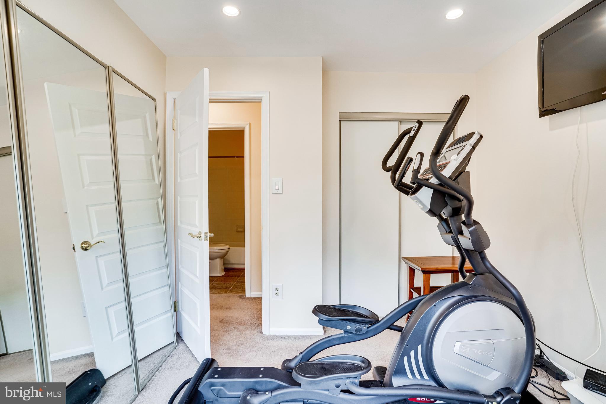 QUAIL HOLLOW - Residential