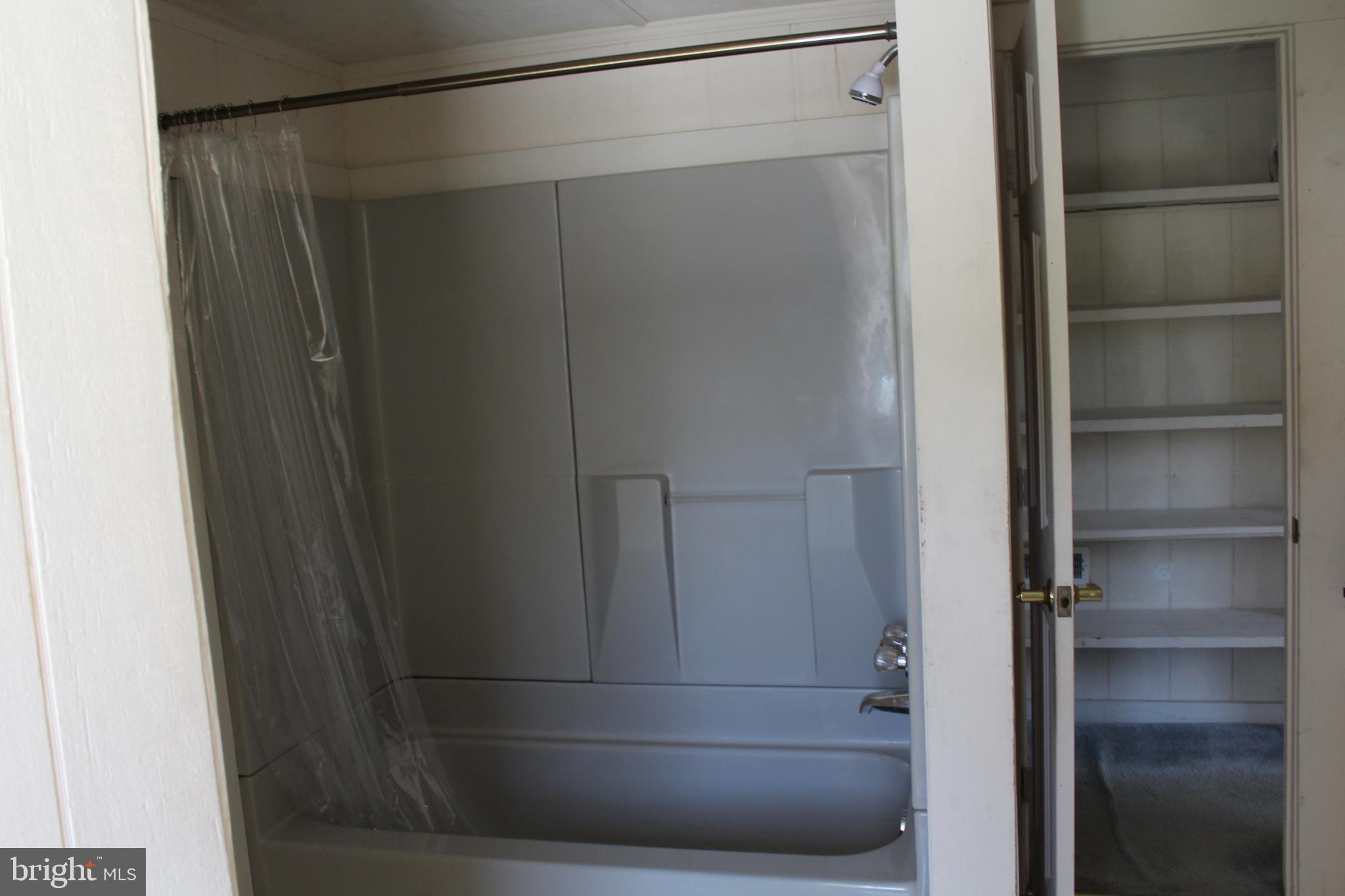 KELLY - Residential Lease