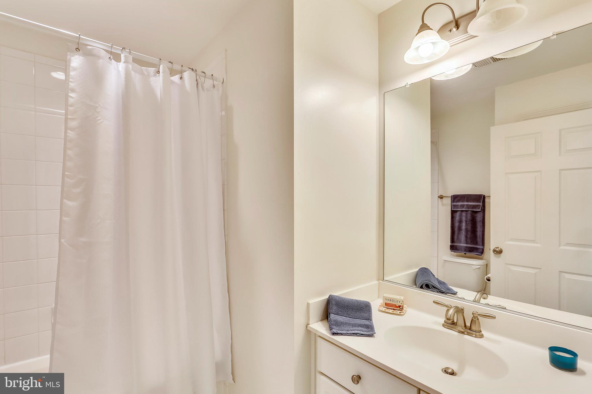 MONTGOMERY WHITE OAK - Residential