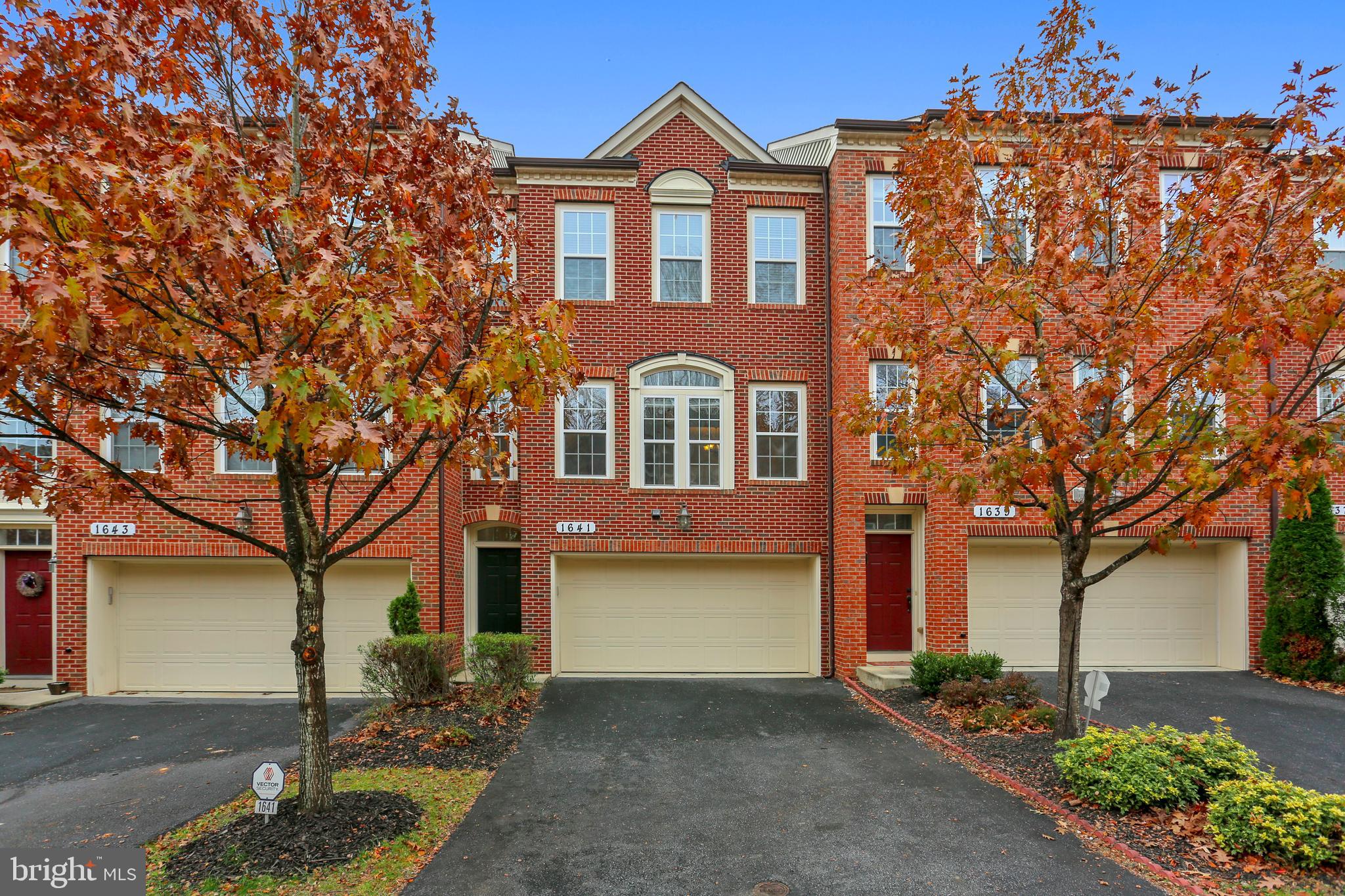 MONTGOMERY WHITE OAK - Residential