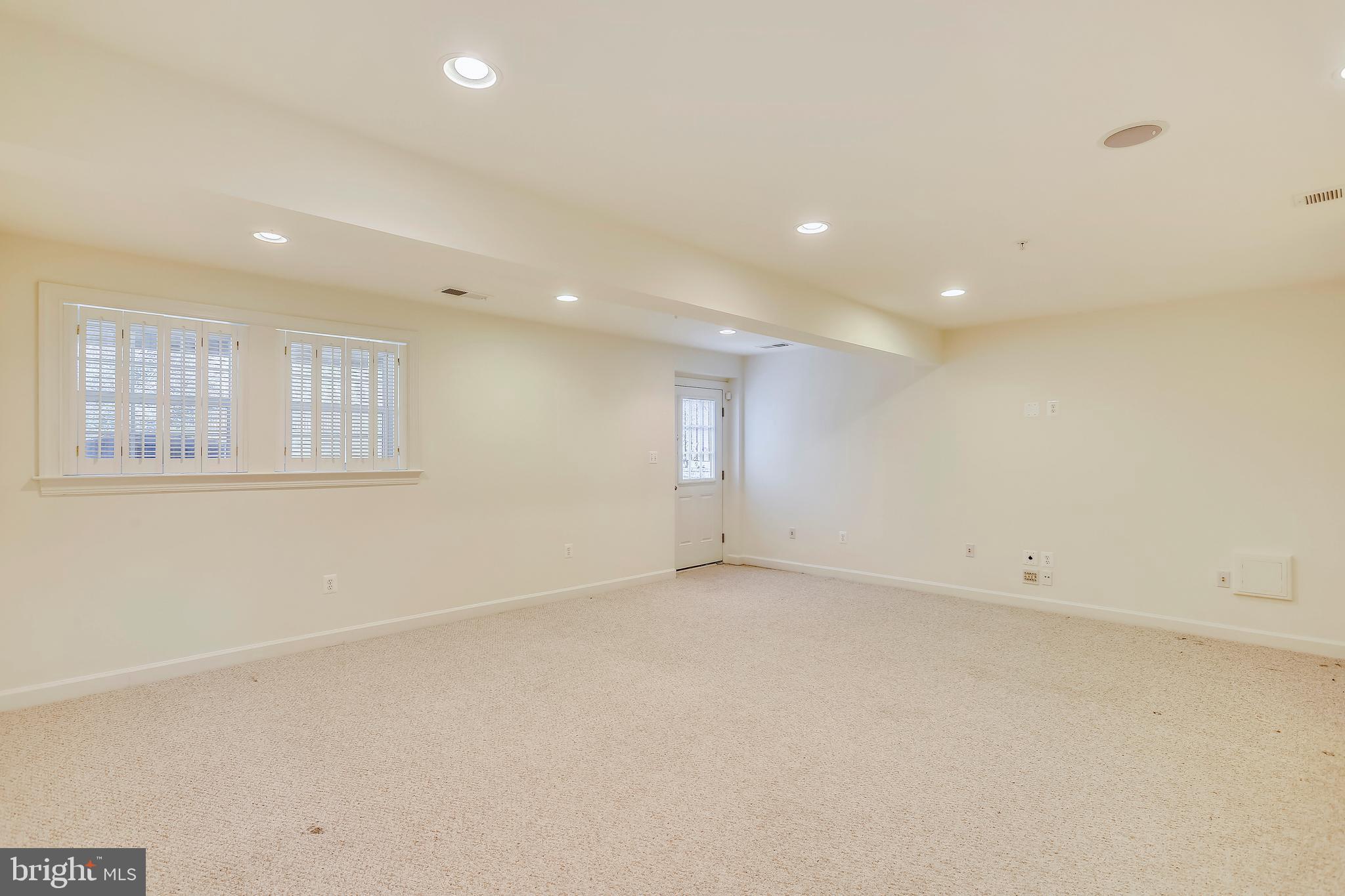 MONTGOMERY WHITE OAK - Residential