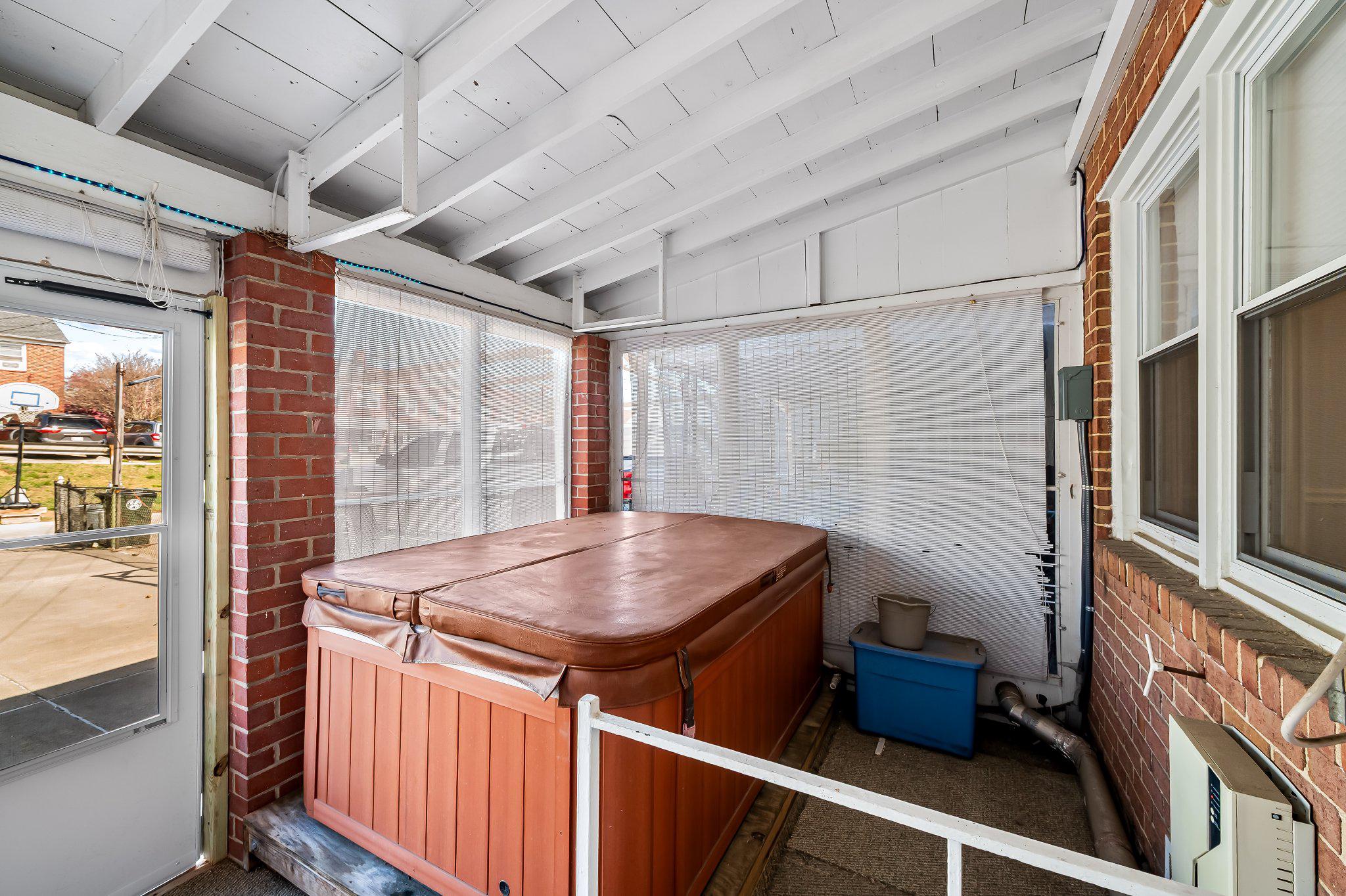 EASTWOOD - Residential