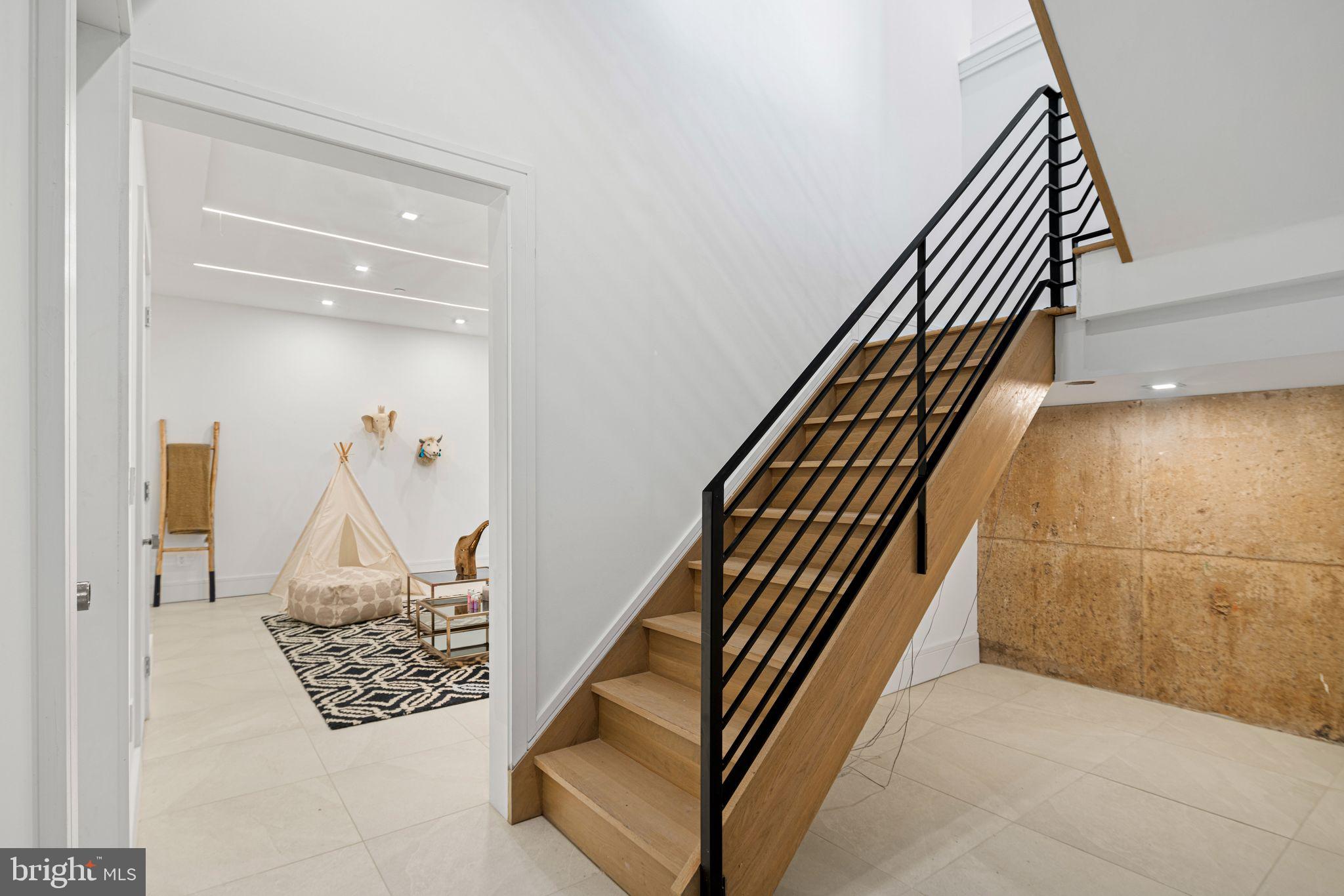 WASHINGTON SQ WEST - Residential