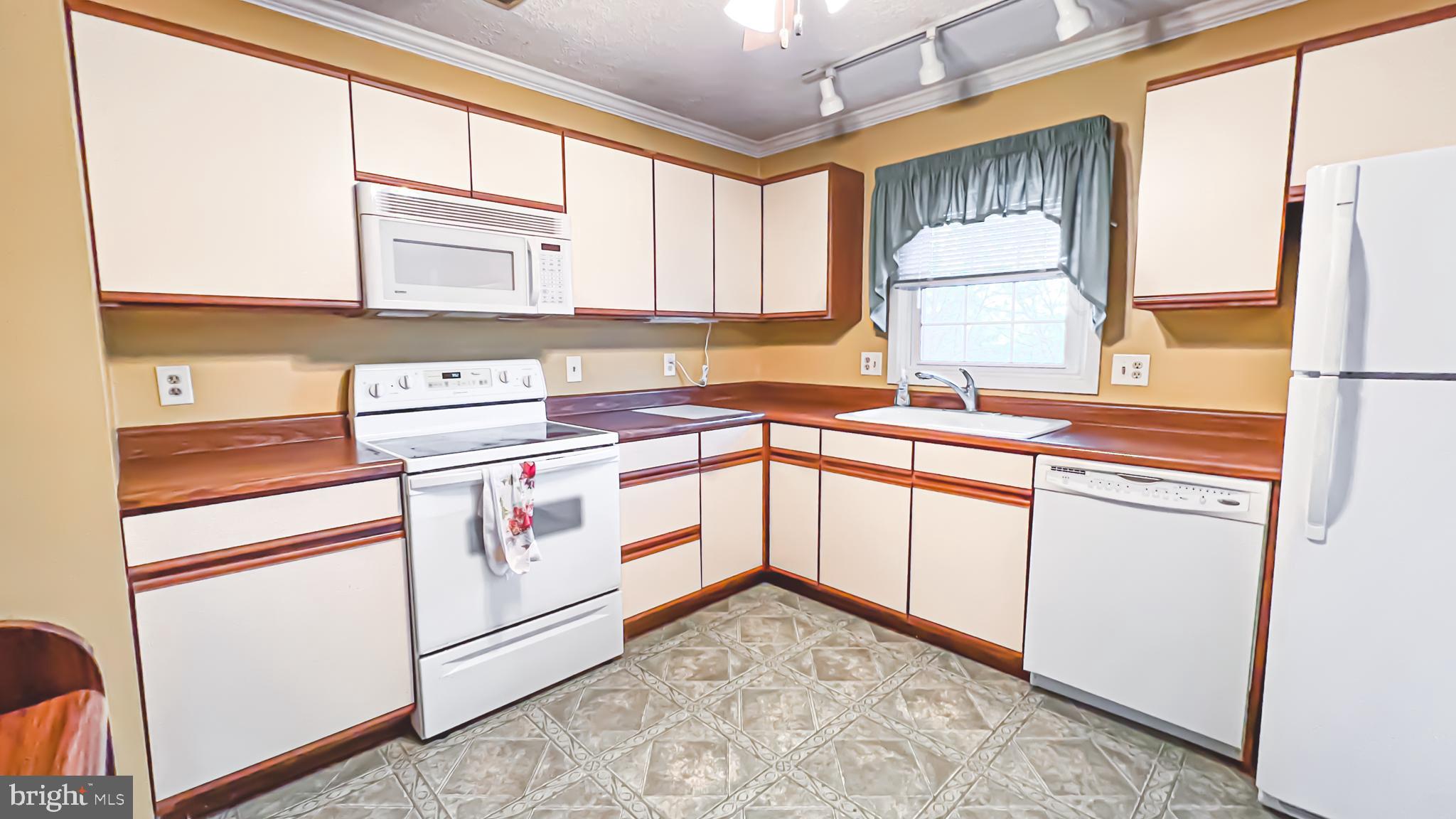 CRESAPTOWN - Residential