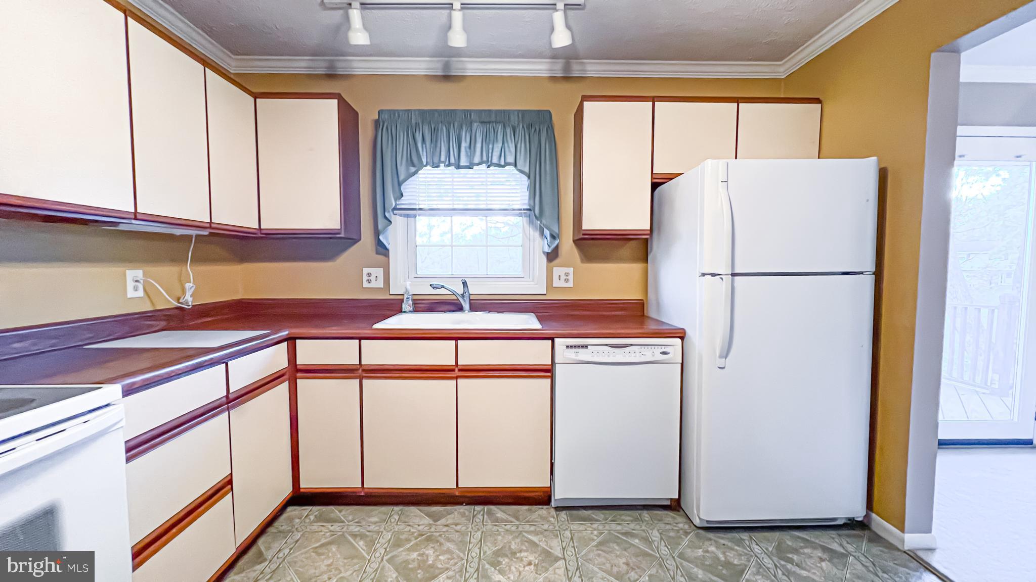 CRESAPTOWN - Residential