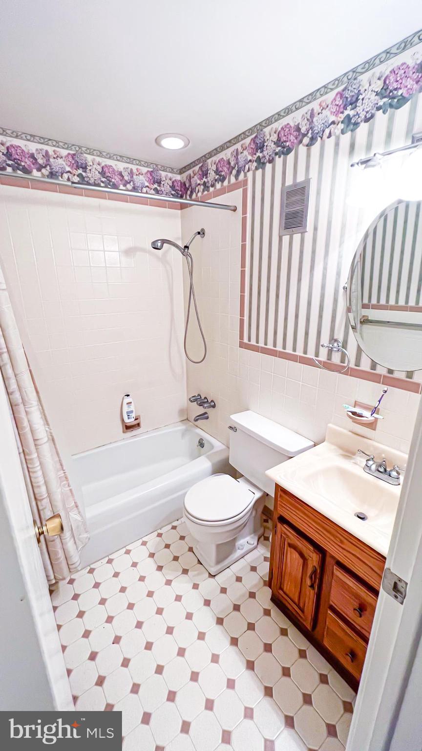 CRESAPTOWN - Residential