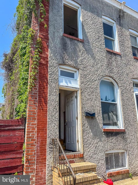 Townhouse For Sale - 1716 N Regester Street<br/> BALTIMORE, MD 21213