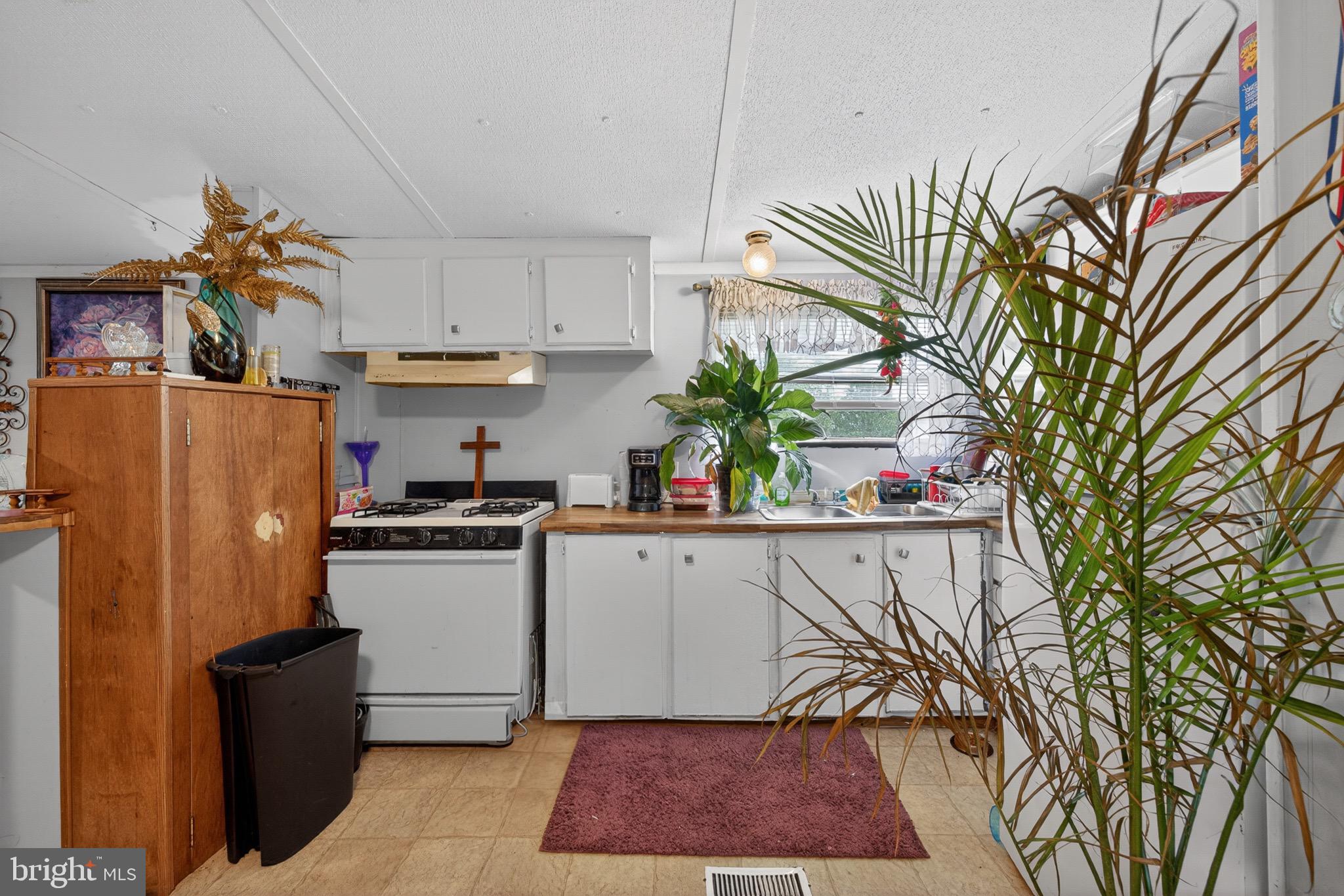 VILLAGE BROOK - Residential