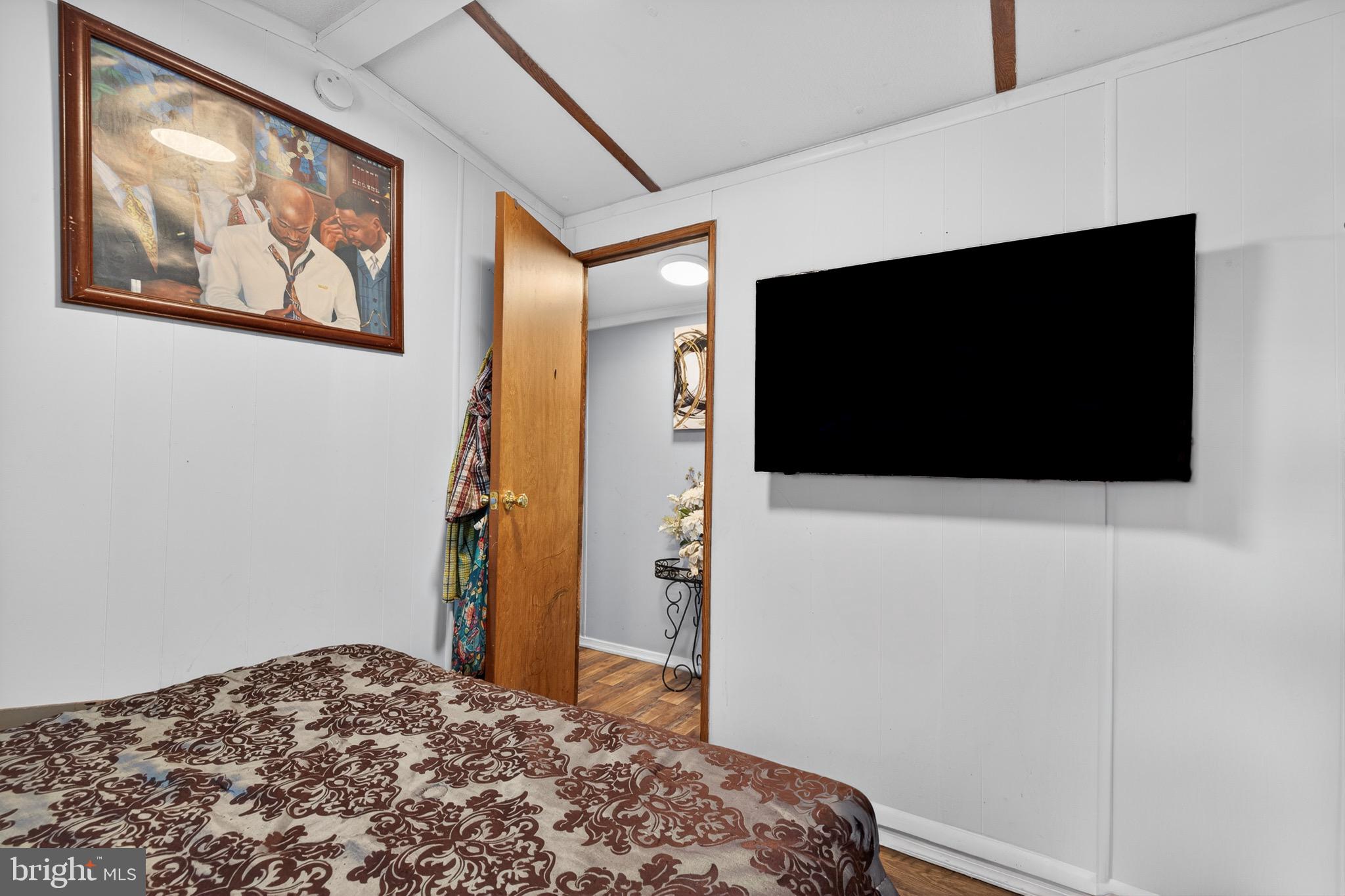 VILLAGE BROOK - Residential