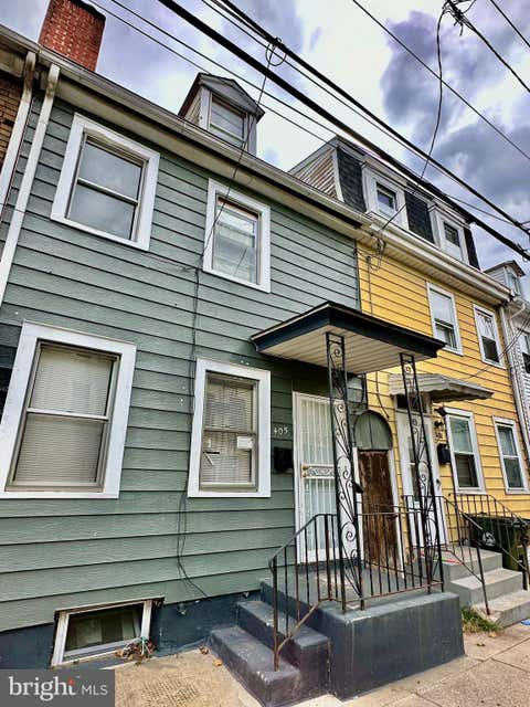 Townhouse For Rent - 405 Lawrence Street<br/> BURLINGTON, NJ 08016