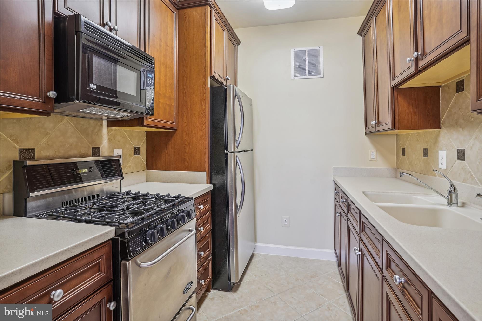 TIMBERLAKE ESTATES - Residential