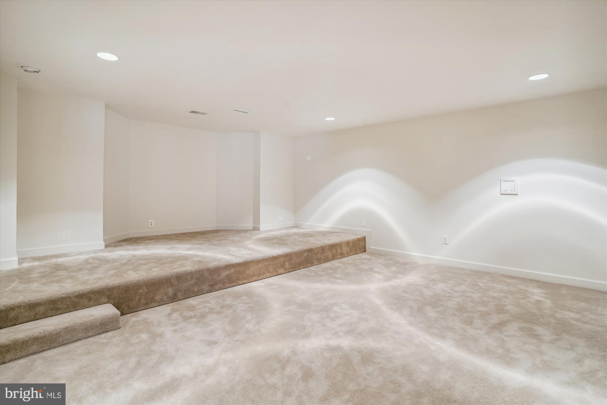 TIMBERLAKE ESTATES - Residential