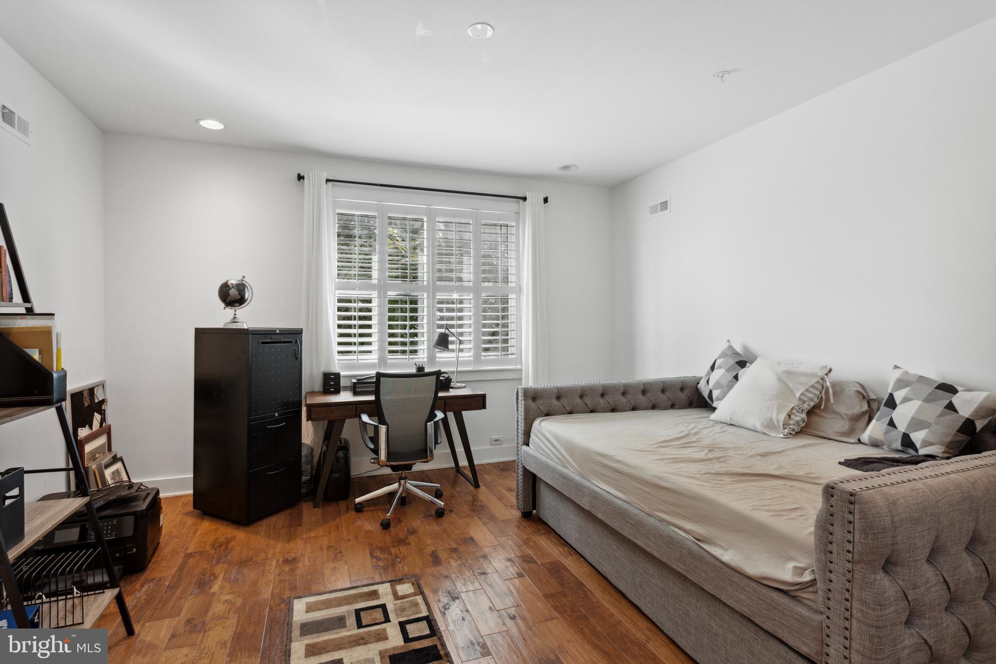 POINT BREEZE - Residential