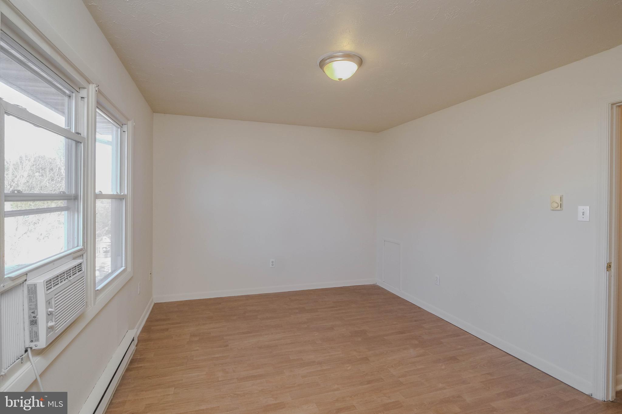 ROYAL VILLAGE - Residential