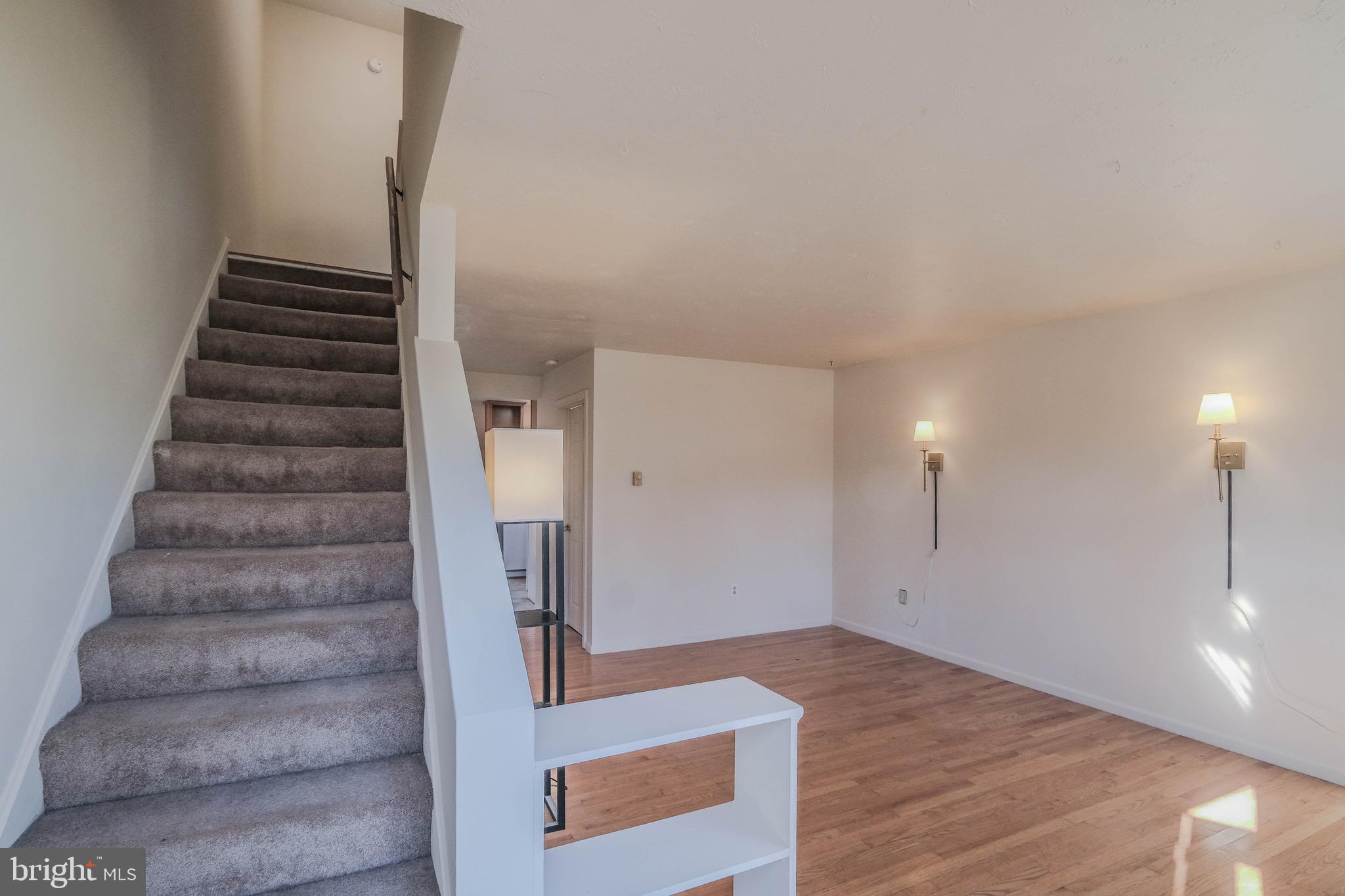 ROYAL VILLAGE - Residential