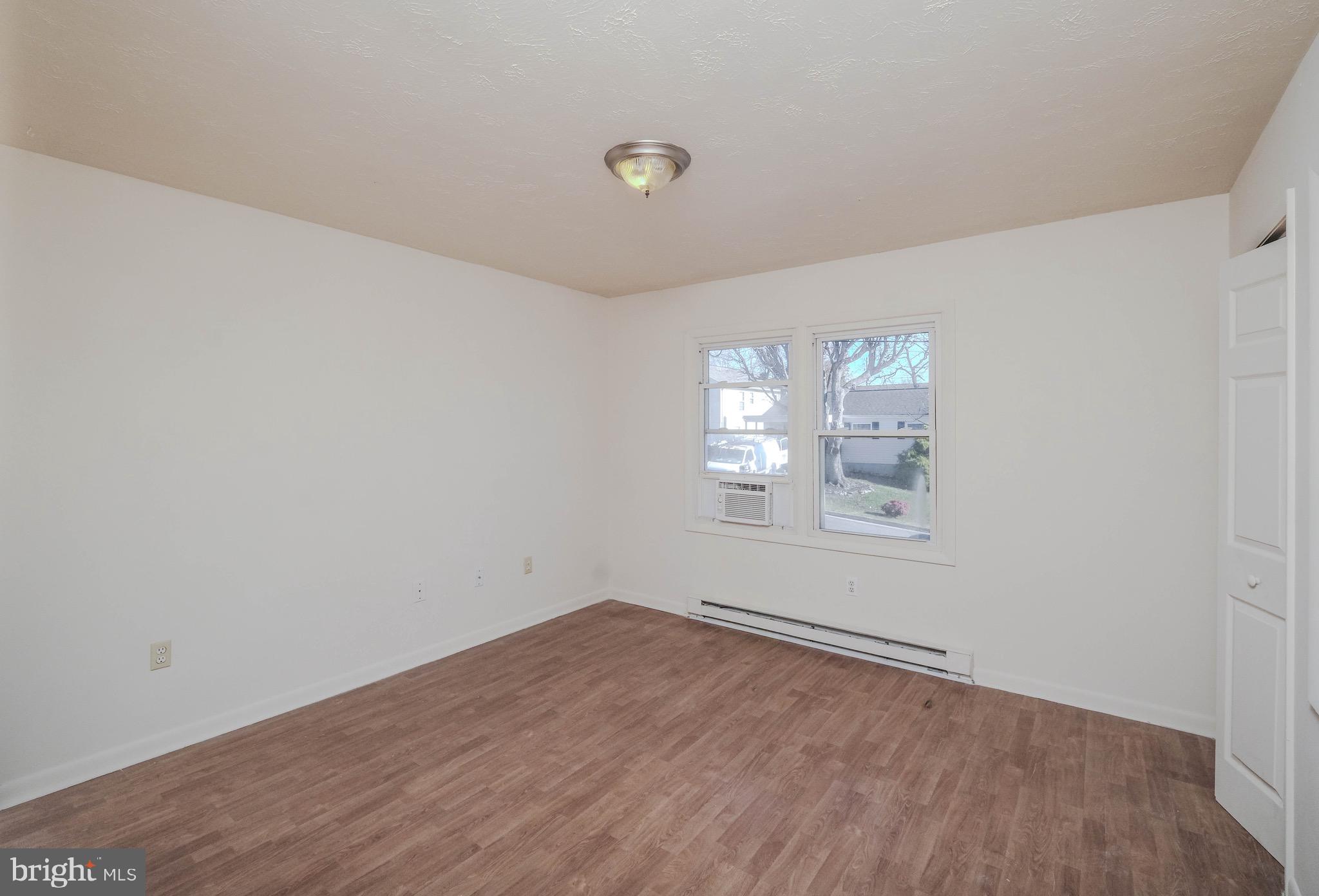 ROYAL VILLAGE - Residential