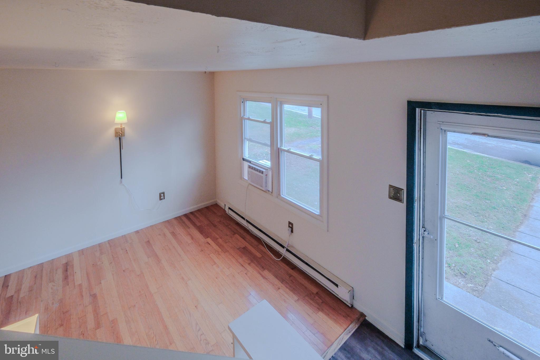 ROYAL VILLAGE - Residential