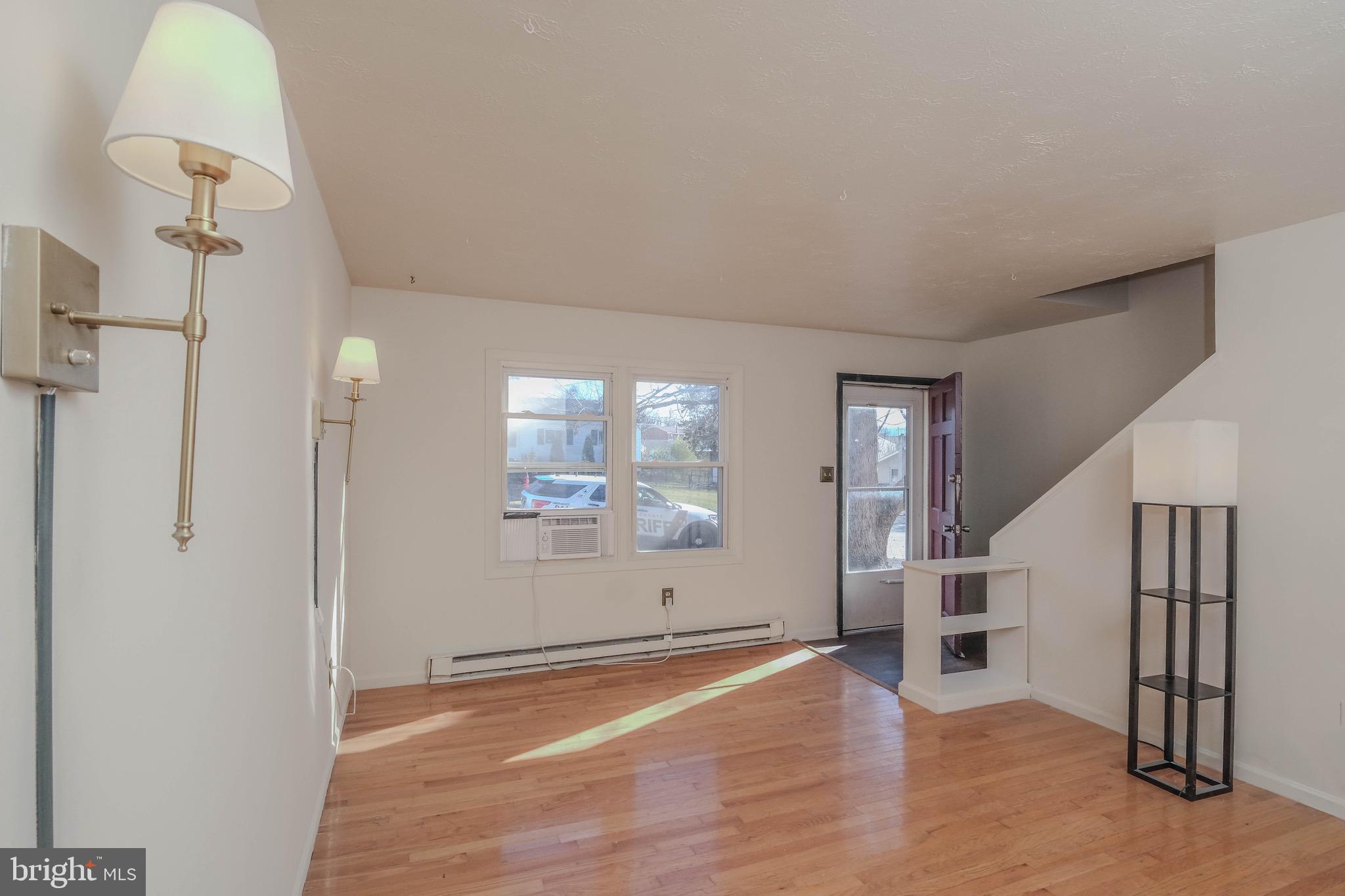 ROYAL VILLAGE - Residential