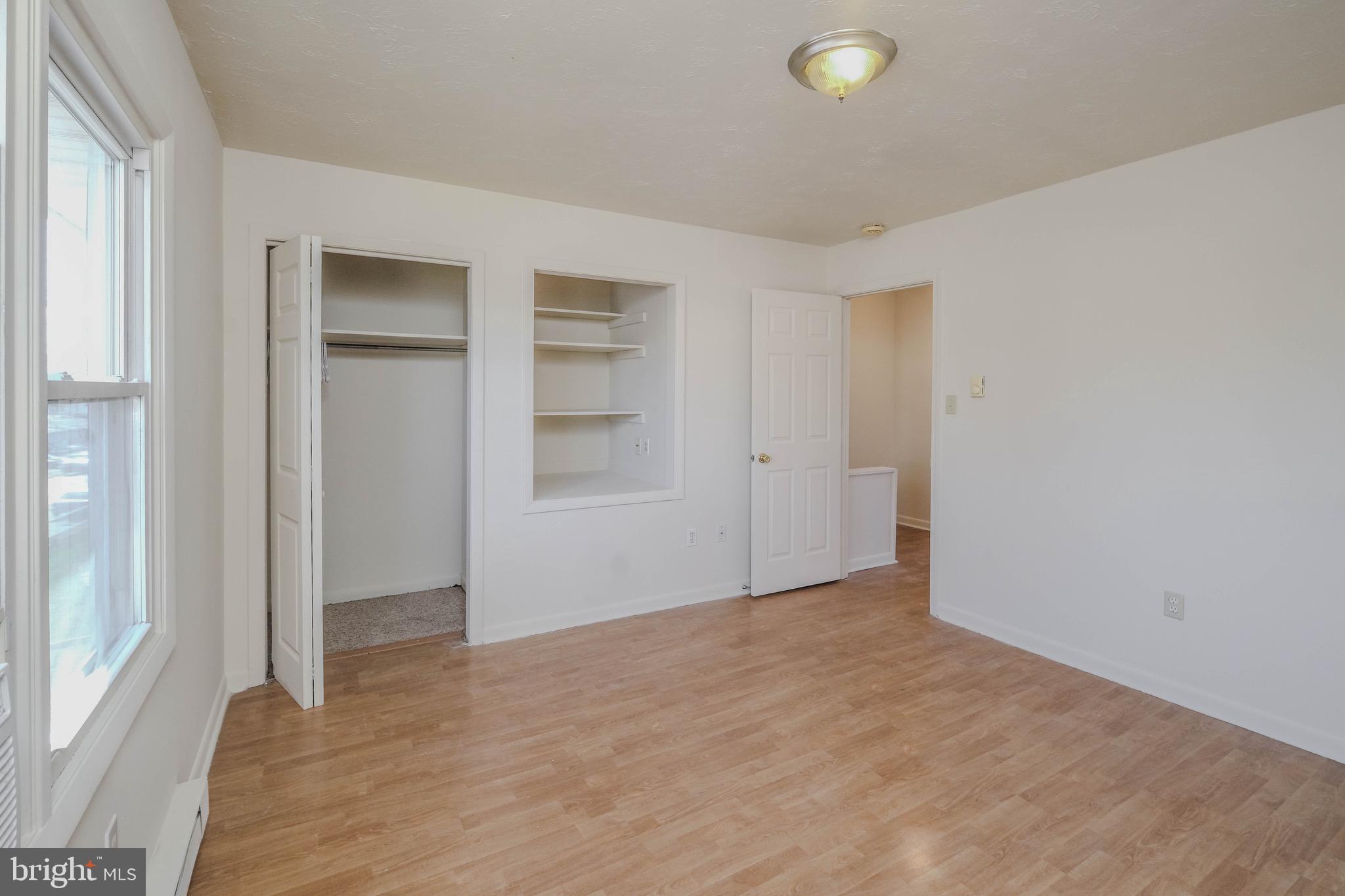 ROYAL VILLAGE - Residential