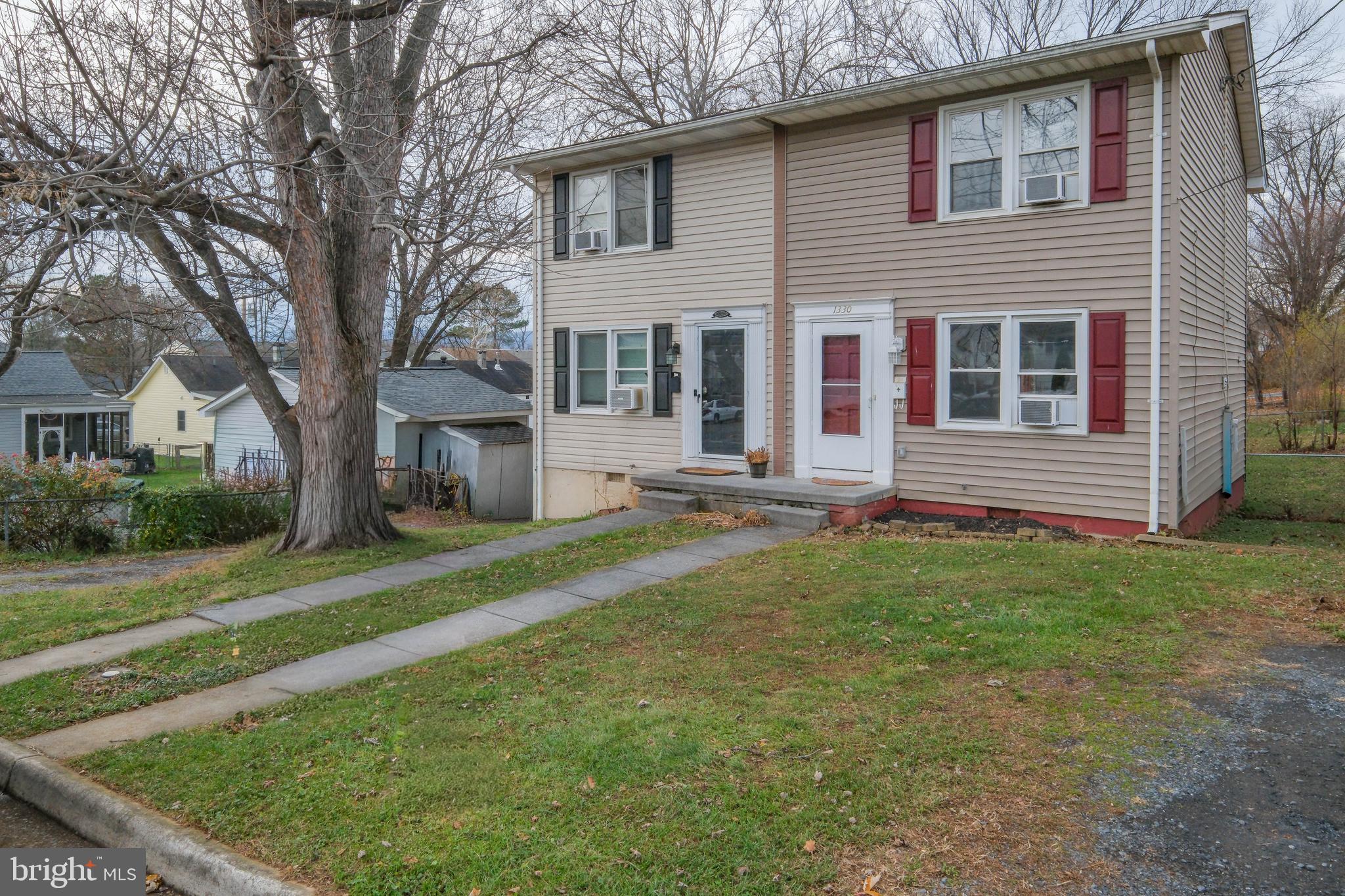 ROYAL VILLAGE - Residential