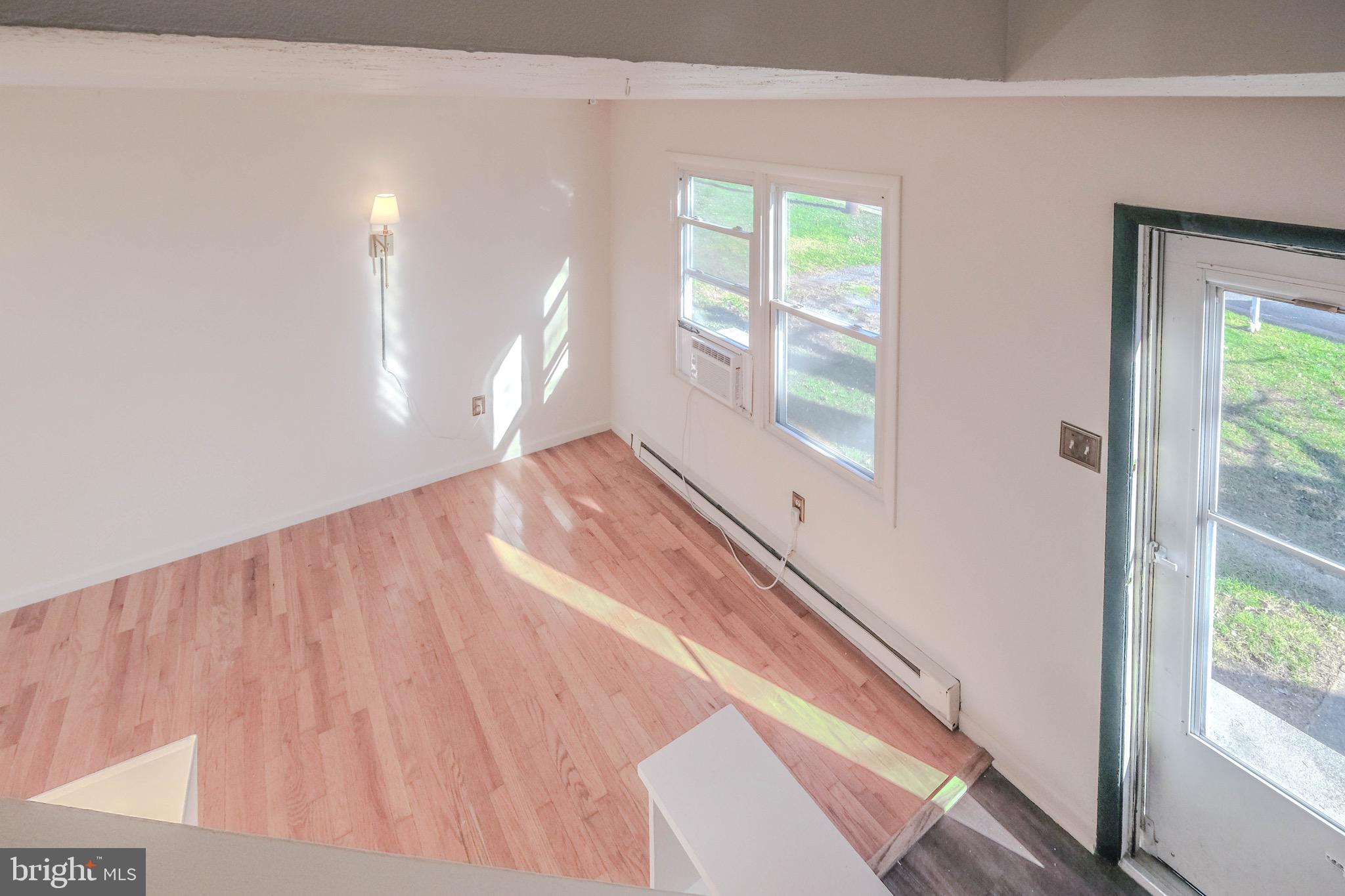 ROYAL VILLAGE - Residential