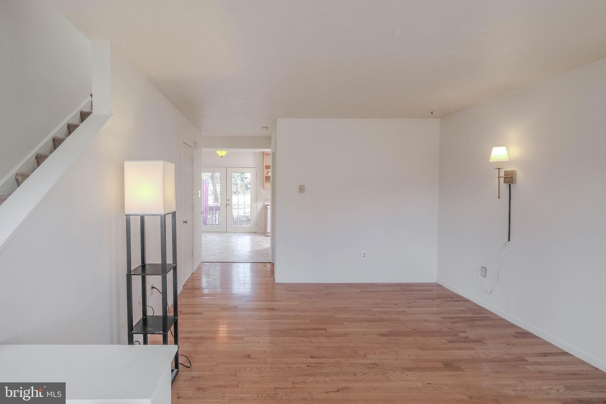 ROYAL VILLAGE - Residential