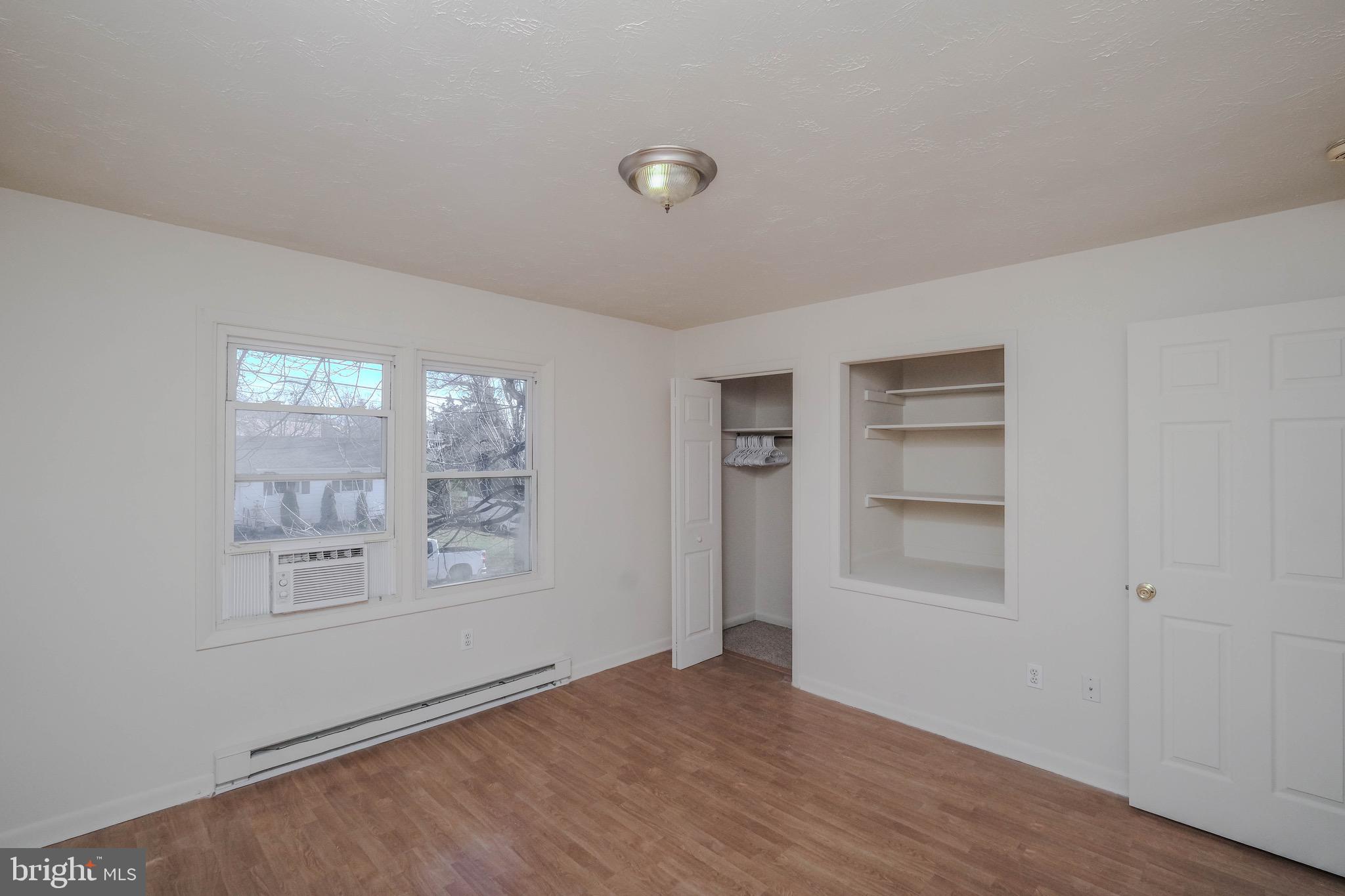 ROYAL VILLAGE - Residential