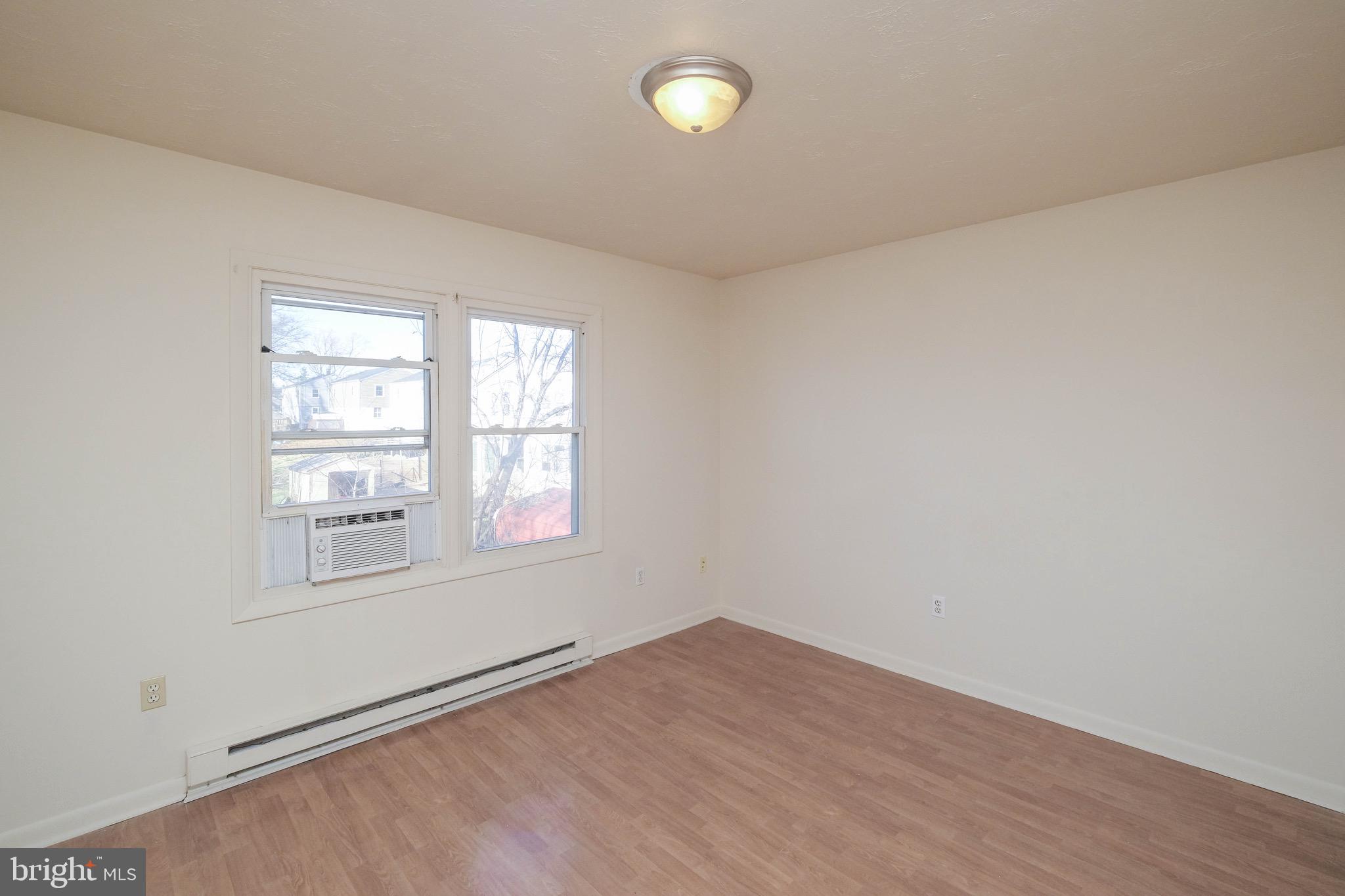 ROYAL VILLAGE - Residential