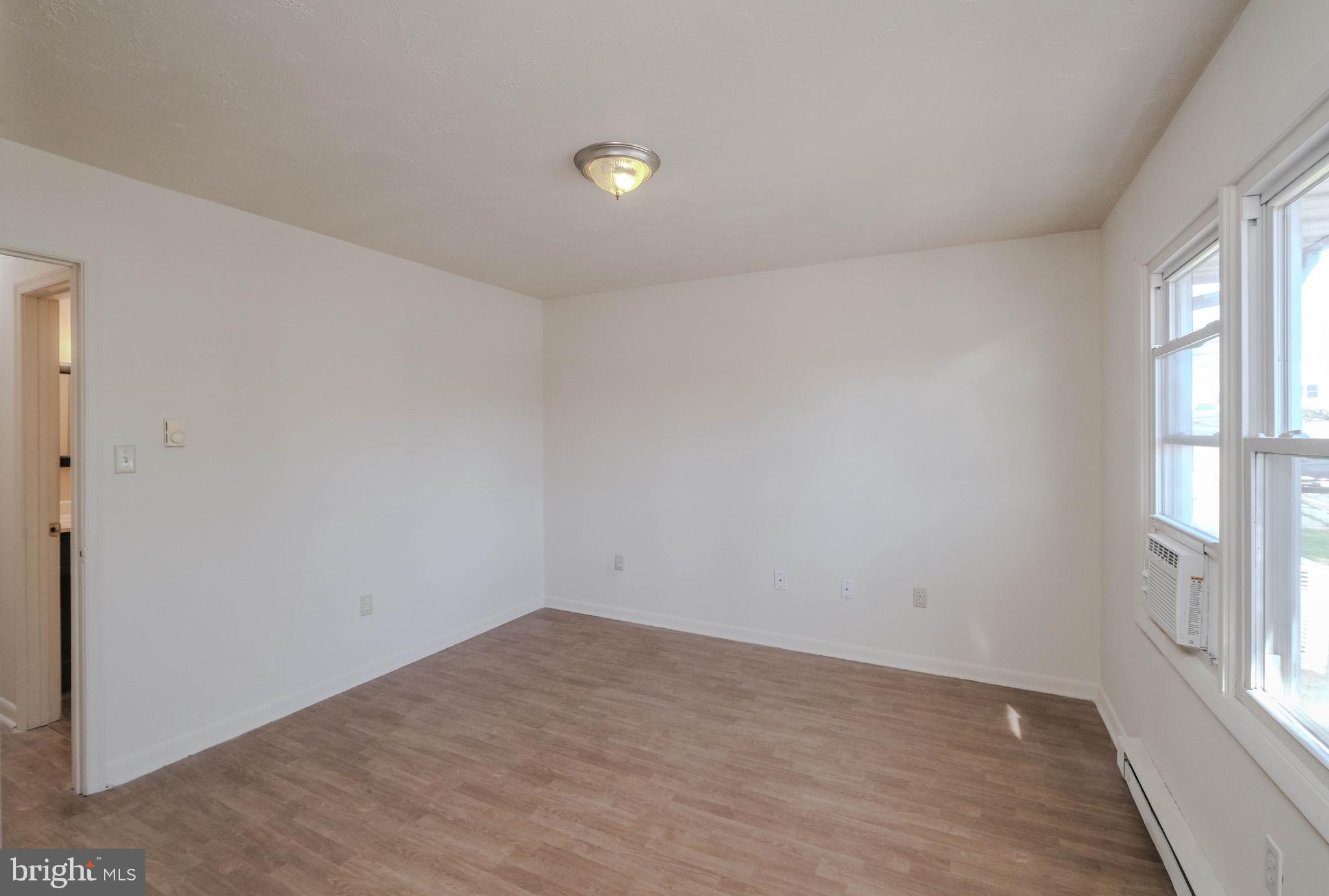 ROYAL VILLAGE - Residential