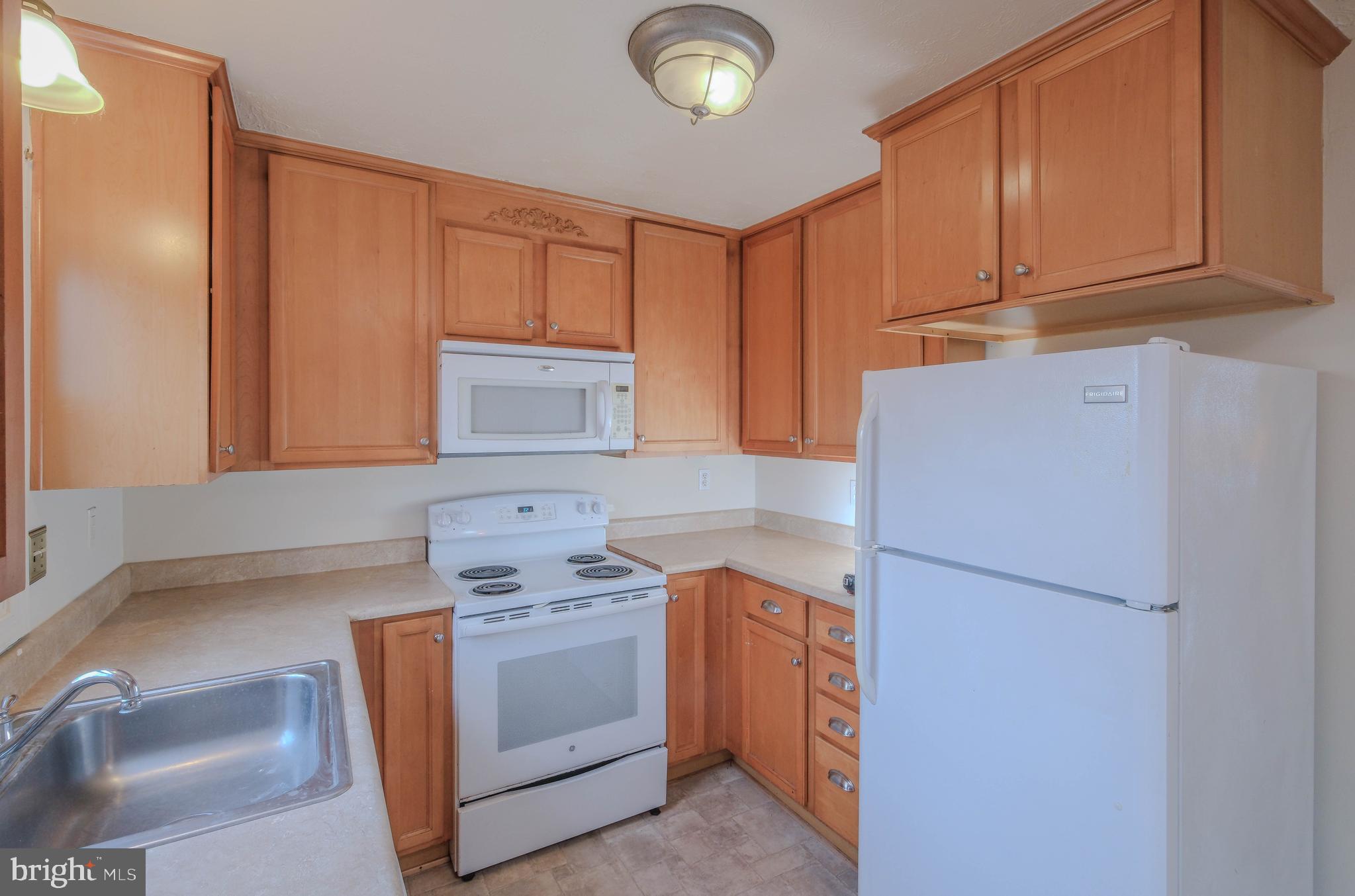 ROYAL VILLAGE - Residential