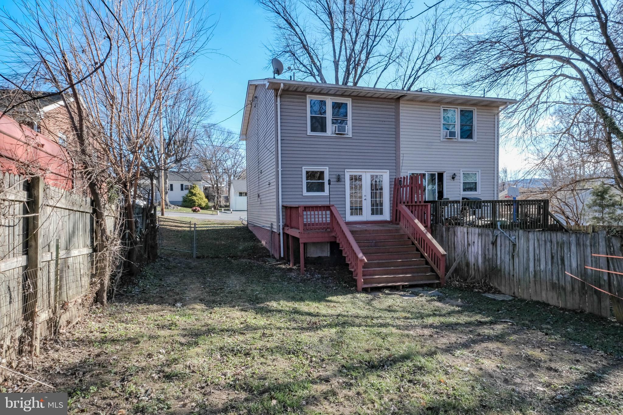 ROYAL VILLAGE - Residential