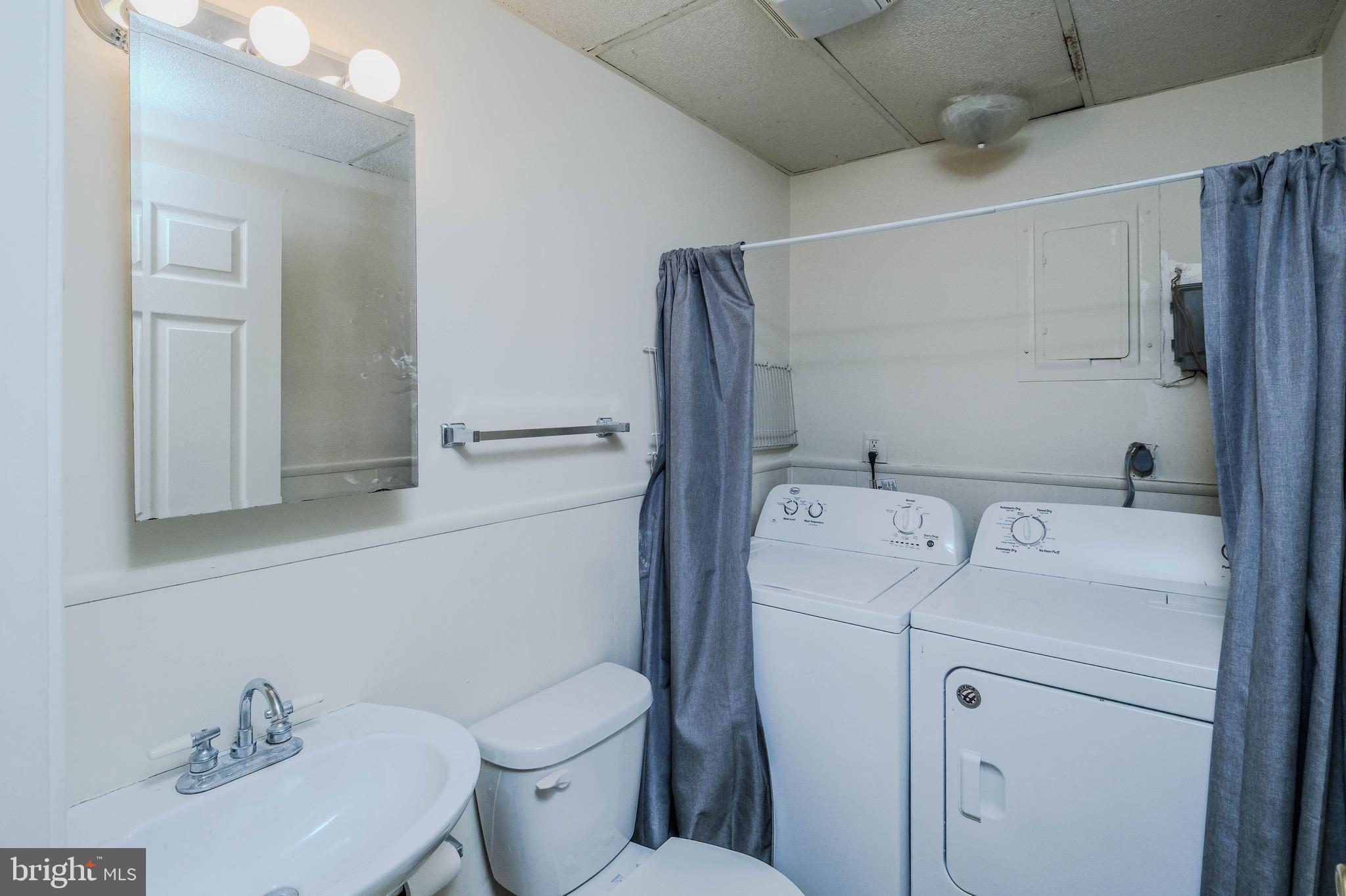 ROYAL VILLAGE - Residential