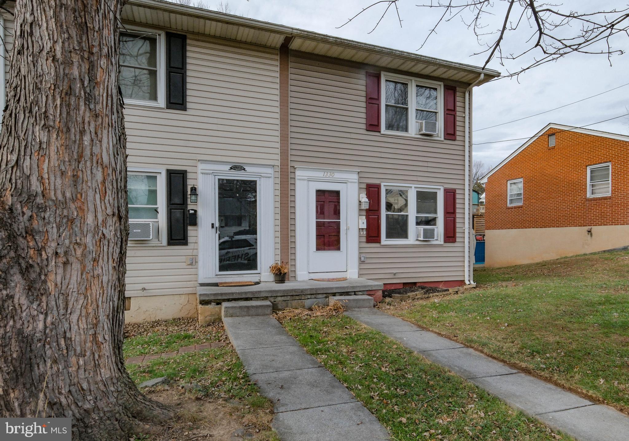 ROYAL VILLAGE - Residential