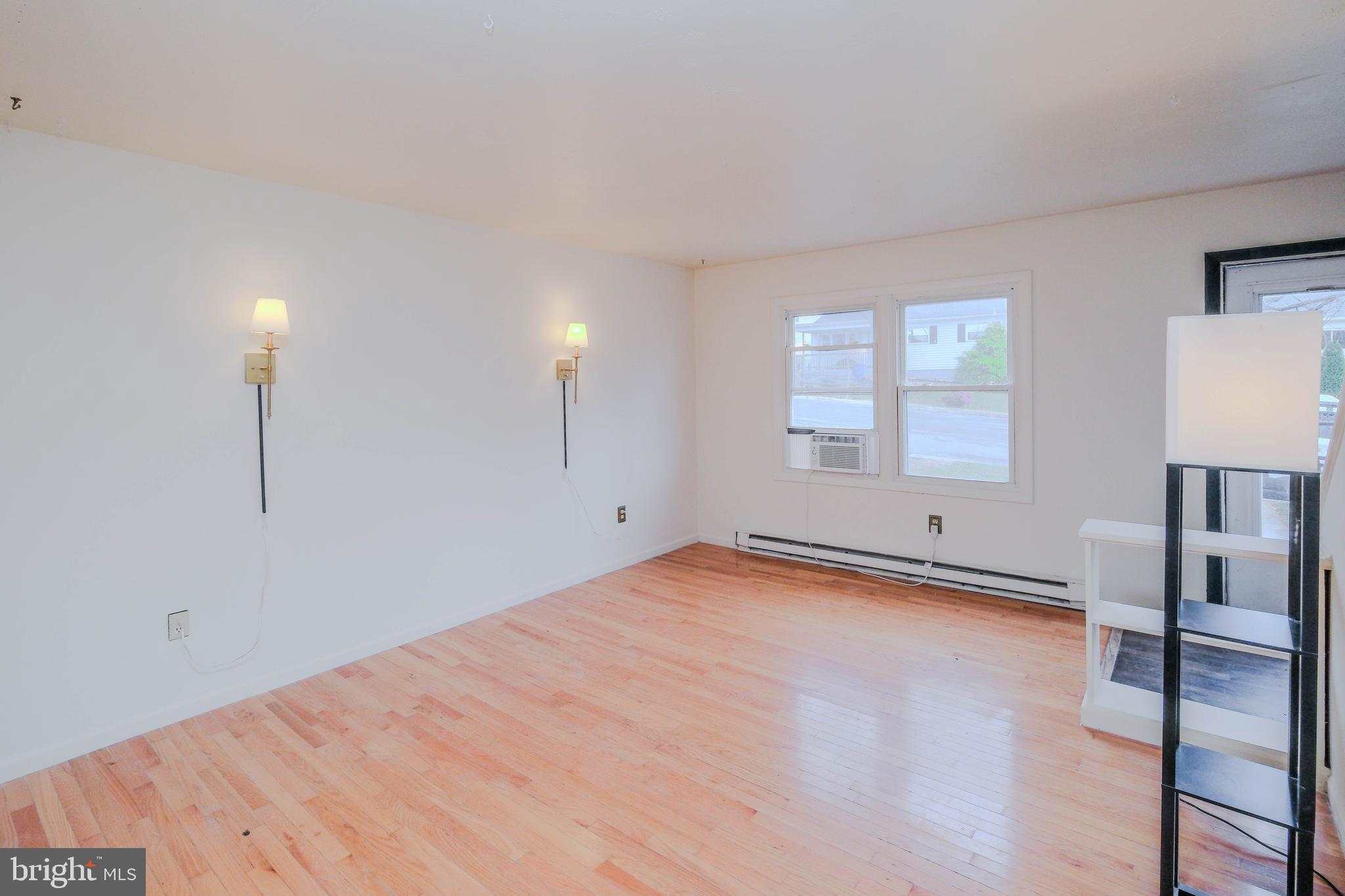 ROYAL VILLAGE - Residential