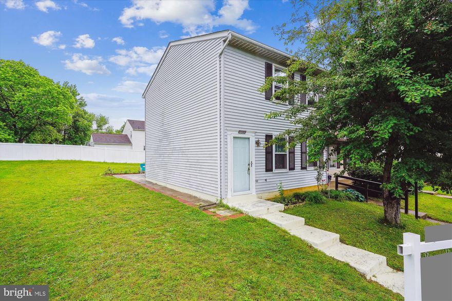 Please do not show without appointment. Don’t miss this upgraded 2-bedroom, 1.5-bath end-unit townhome in the heart of Fredericksburg! Enjoy a large backyard with a storage shed, plus plenty of parking. The updated kitchen features updated appliances, including a new fridge (2023) and oven (2023). Recent upgrades include a new roof (2022) and water heater (2024). Perfect for relaxing, entertaining, and enjoying all the nearby shopping, dining, and amenities.