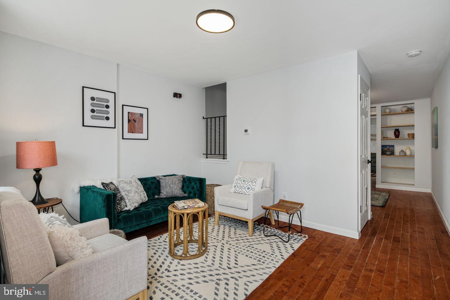 EAST KENSINGTON - Residential