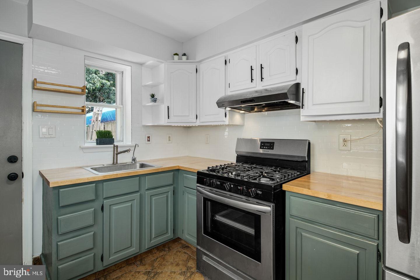 EAST KENSINGTON - Residential