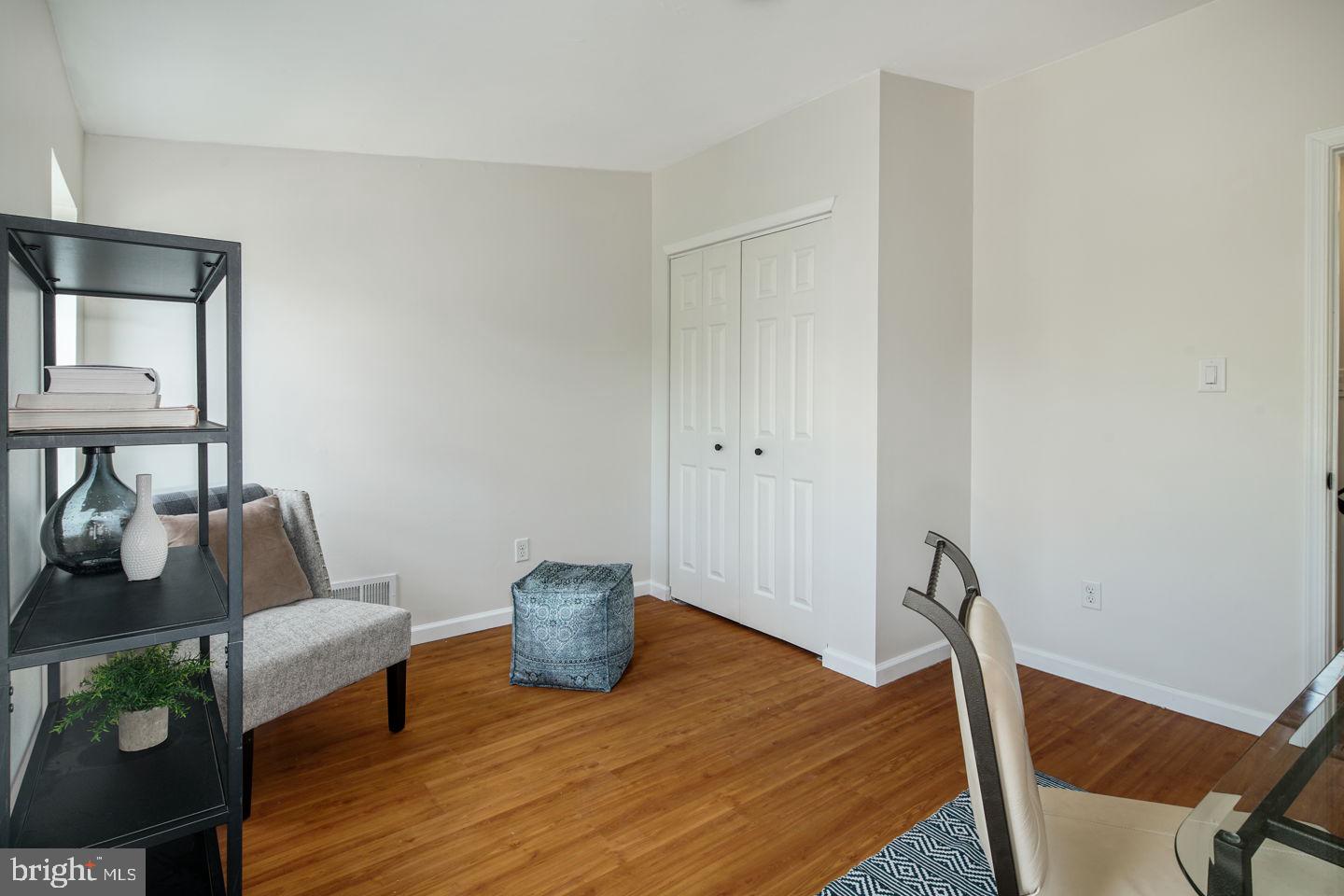 EAST KENSINGTON - Residential
