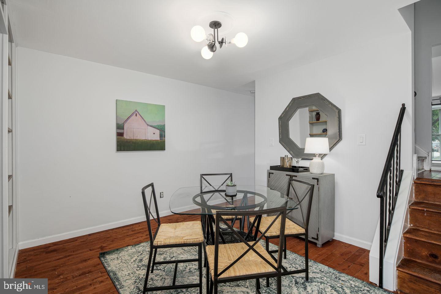 EAST KENSINGTON - Residential