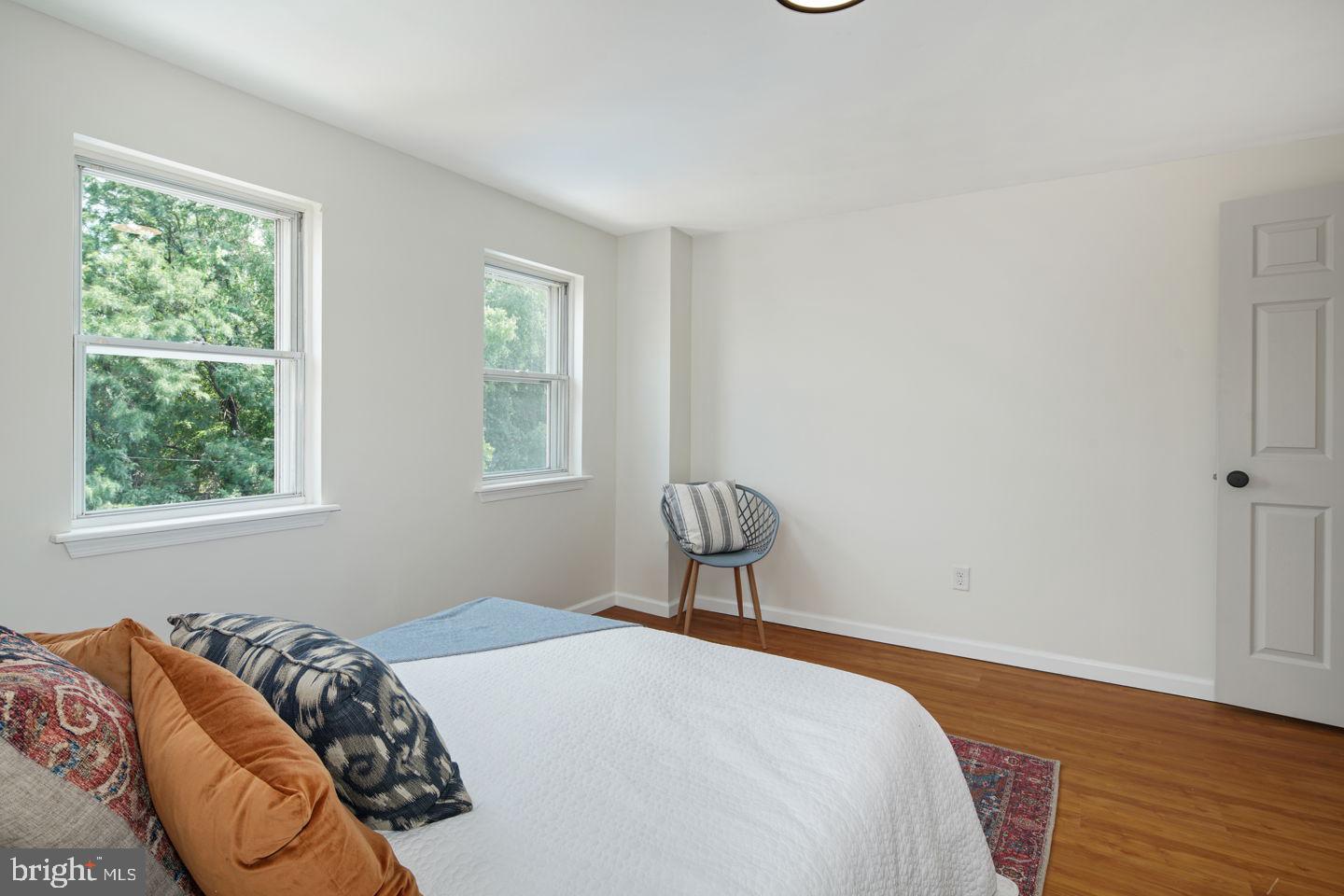EAST KENSINGTON - Residential