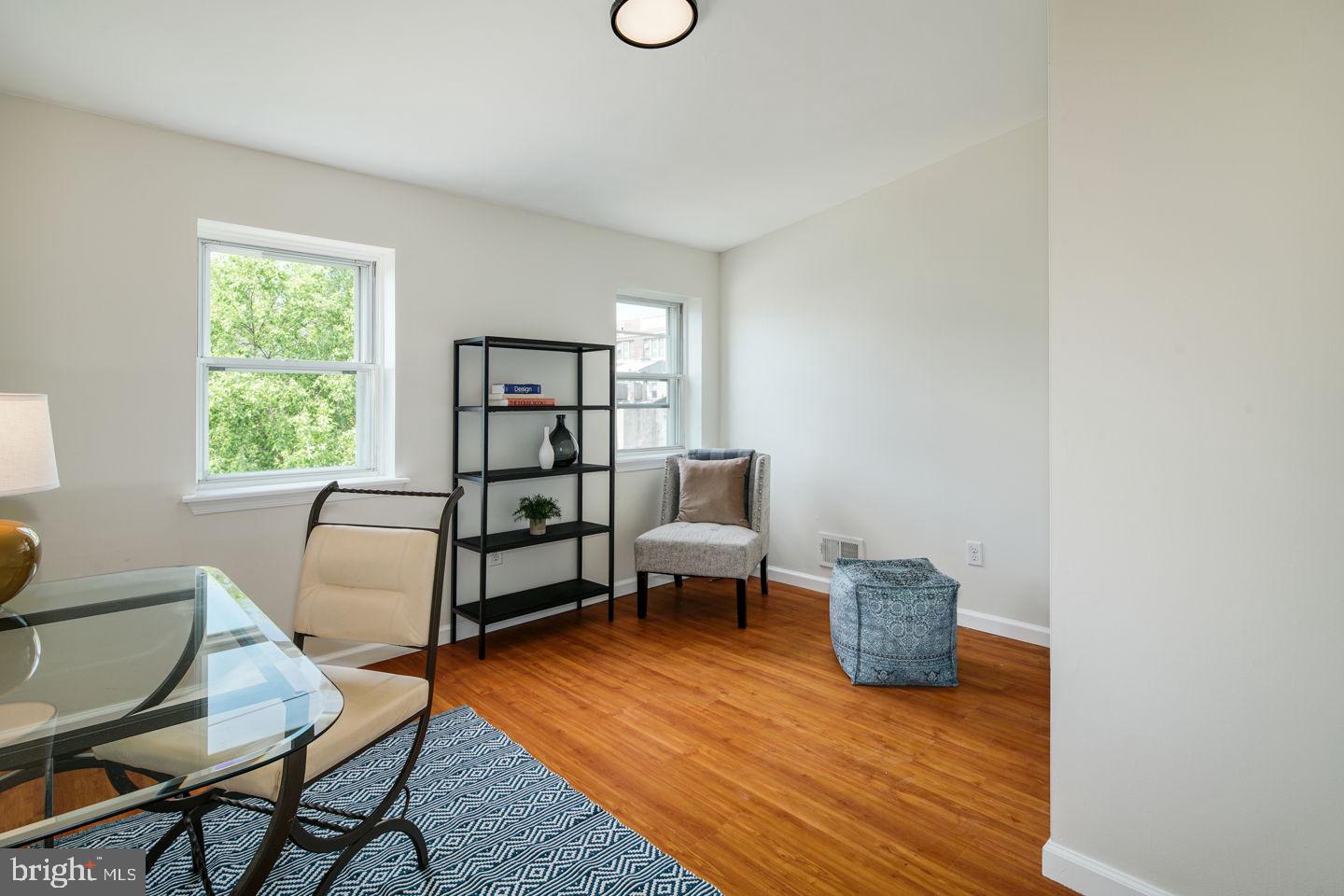 EAST KENSINGTON - Residential