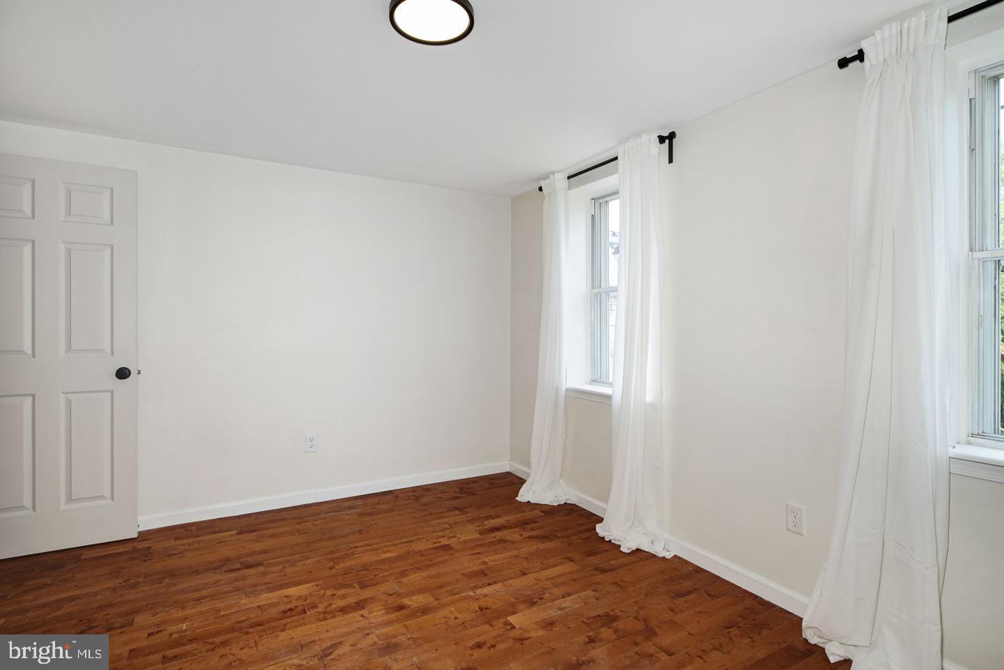 EAST KENSINGTON - Residential