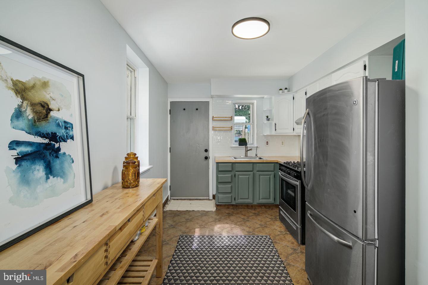 EAST KENSINGTON - Residential