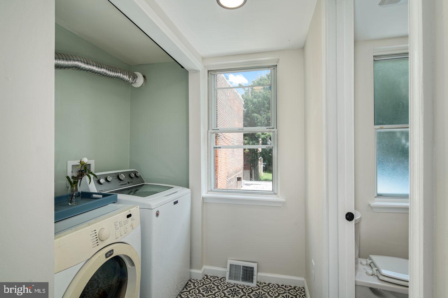 EAST KENSINGTON - Residential